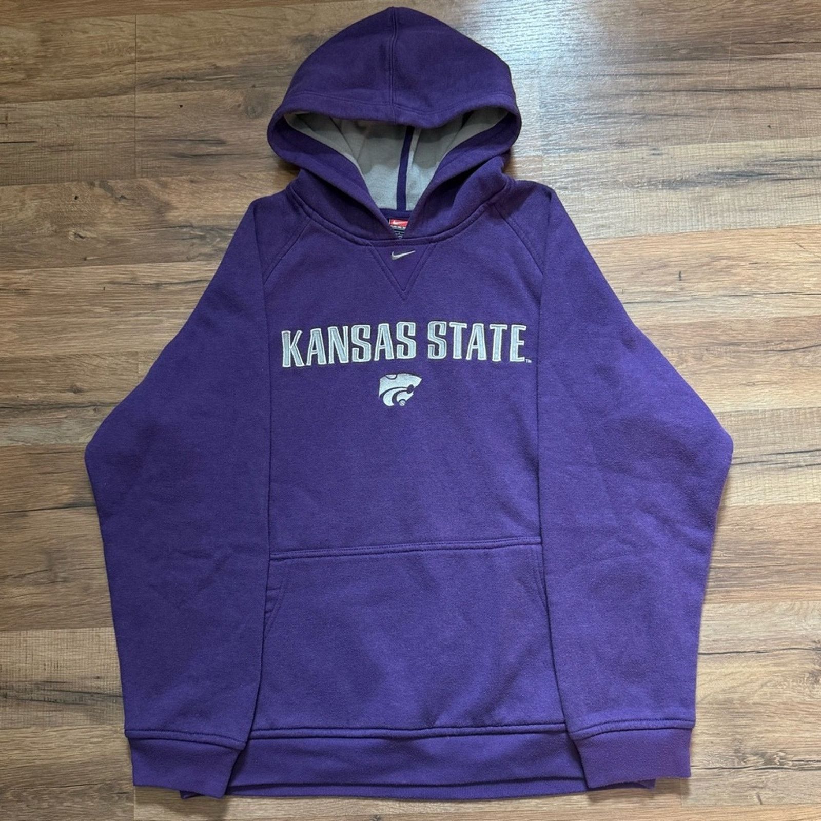 Nike 90s Nike Team Kansas State Center Swoosh Hoodie Sweatshirt Size US S / EU 44-46 / 1 - 1 Thumbnail