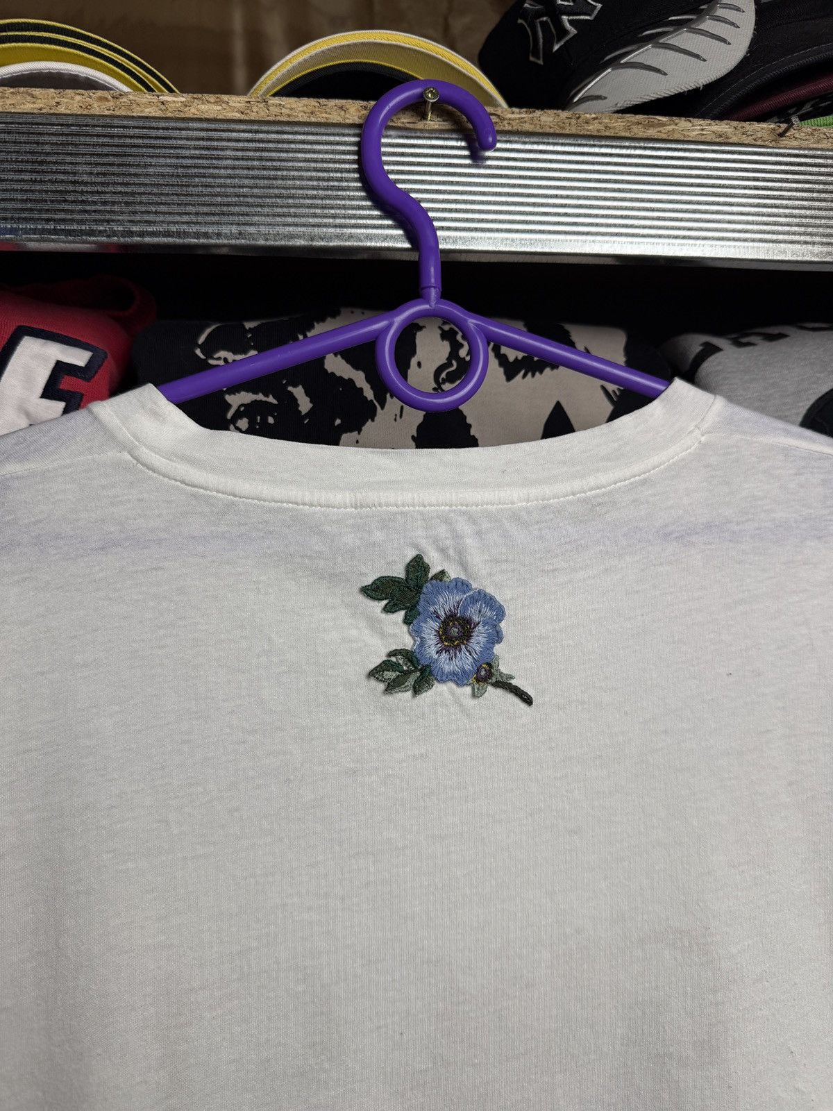 Gucci Gucci Big Logo White Tee Embroidered Flower Size US S / EU 44-46 / 1 - 5 Thumbnail