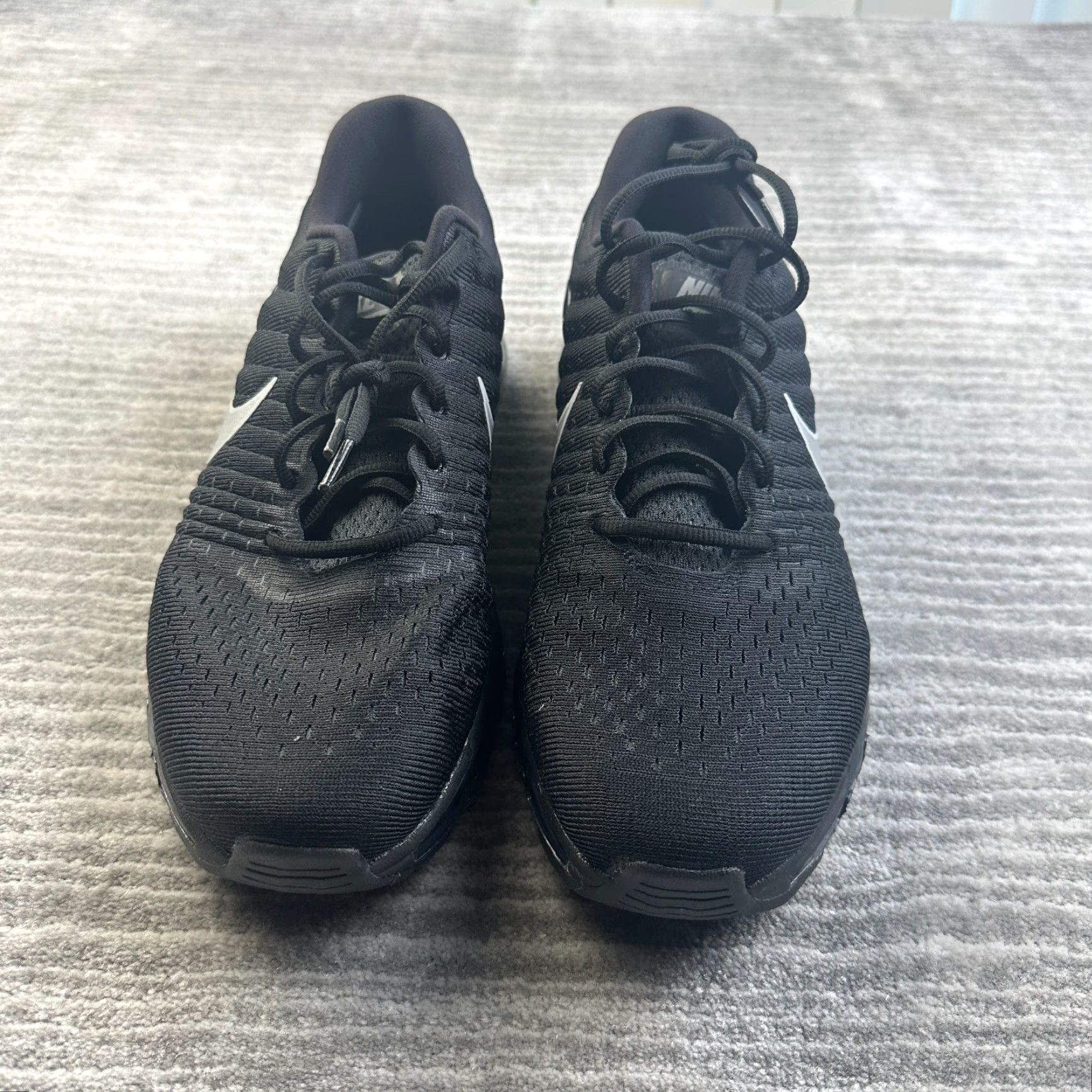 Nike Nike Air Max 2017 Low Top Shoes Sneakers Mens 10 Black Size US M / EU 48-50 / 2 - 5 Thumbnail