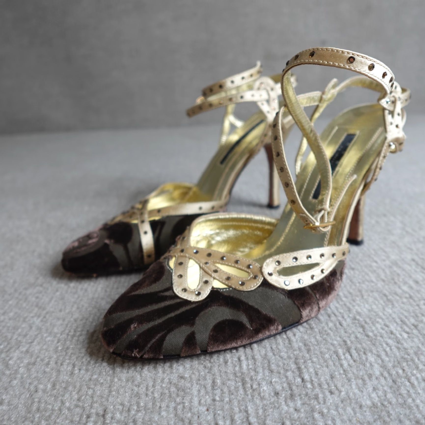 Laundry by Shelli Segal Laundry by Shelli Segal Womens Heels 8.5 Brown Velvet Strappy Pumps Buckle Ankle Strap Stiletto High Heel Party/Cocktail Leather Lining Vintage: No Size US 9 / IT 39 - 2 Thumbnail