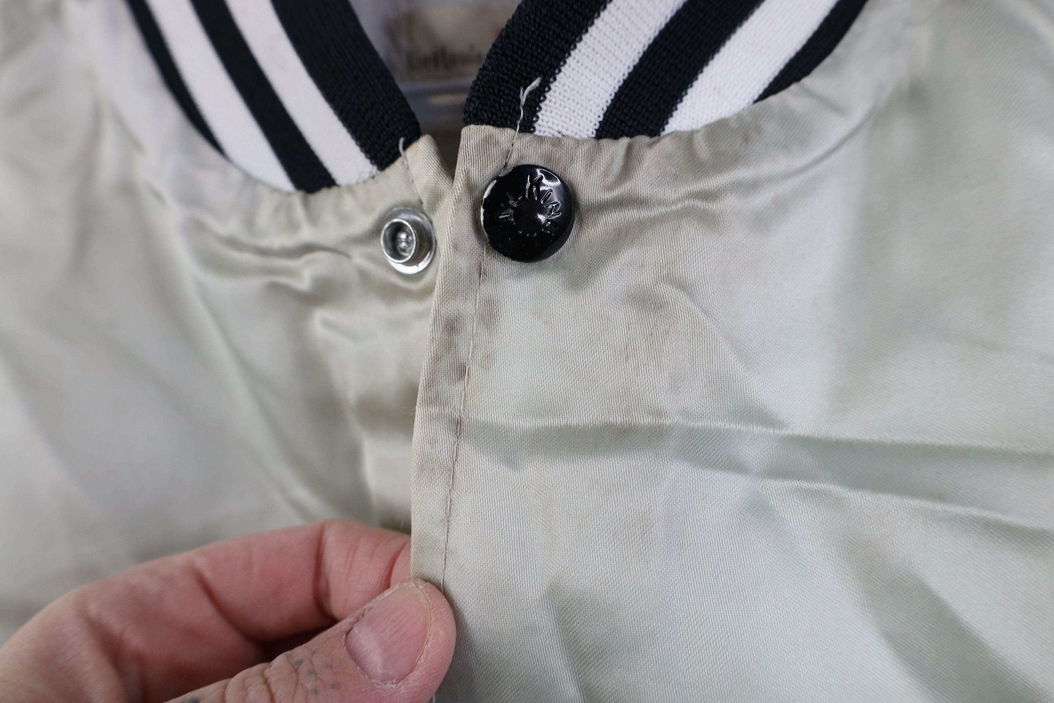 Vintage Vintage 80s Celotex Roofing Satin Bomber Jacket Silver USA Size US M / EU 48-50 / 2 - 6 Thumbnail