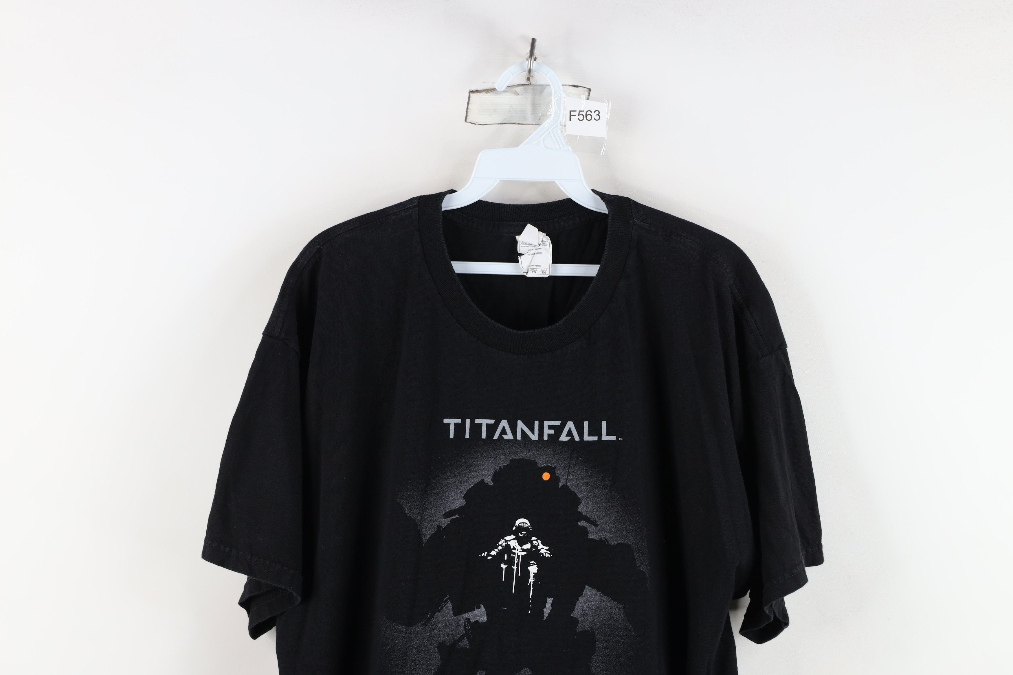 Vintage Vintage Titanfall Video Game Promo T-Shirt Black Cotton Size US XL / EU 56 / 4 - 2 Thumbnail