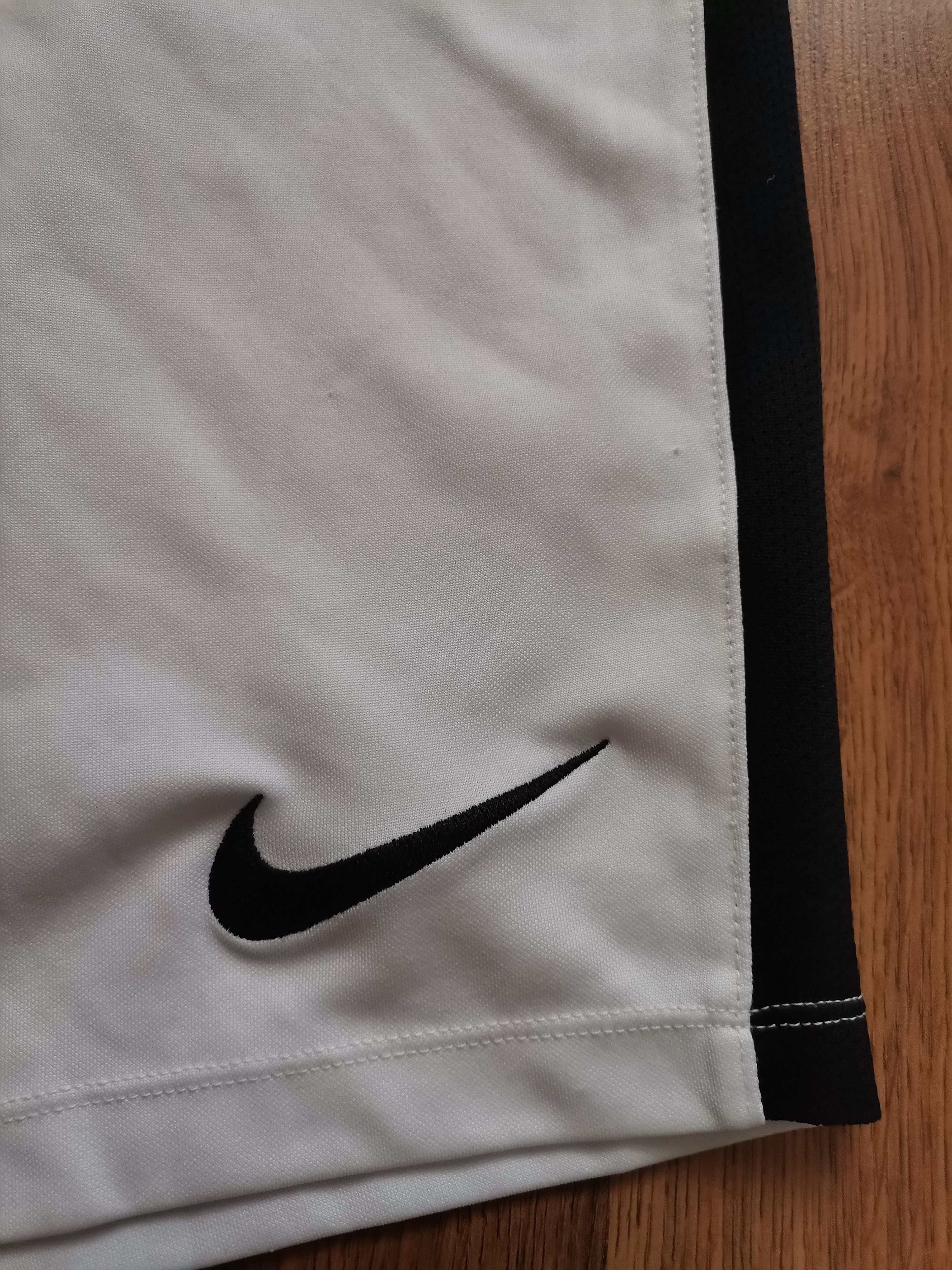 Nike Nike Shorts Size US 28 / EU 44 - 2 Thumbnail