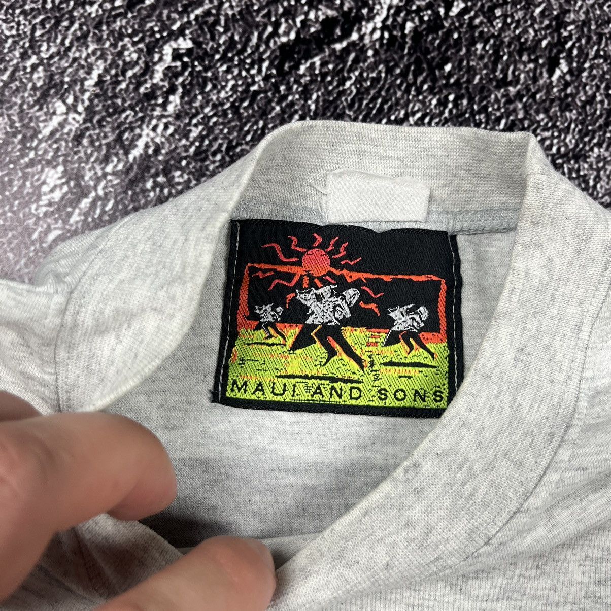 Maui and Sons 90’s Vintage Maui and Sons Shark Big Logo T-Shirt Size US M / EU 48-50 / 2 - 6 Thumbnail