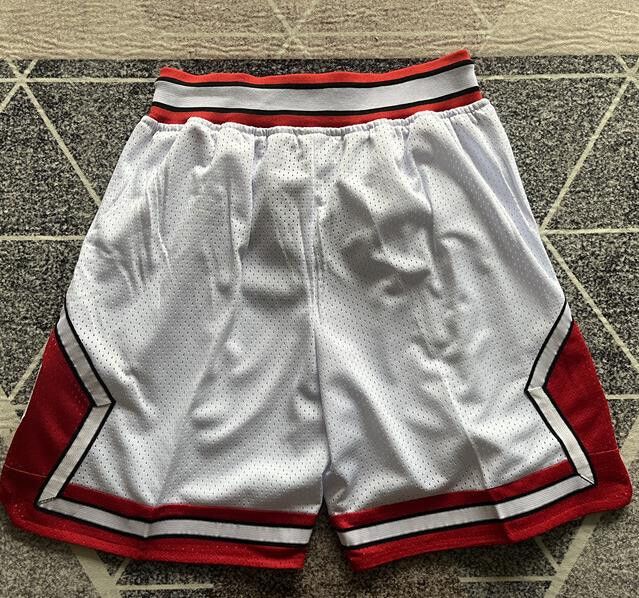 NBA XL Vintage Bulls Short Nba Pocket Short Size US 36 / EU 52 - 2 Thumbnail