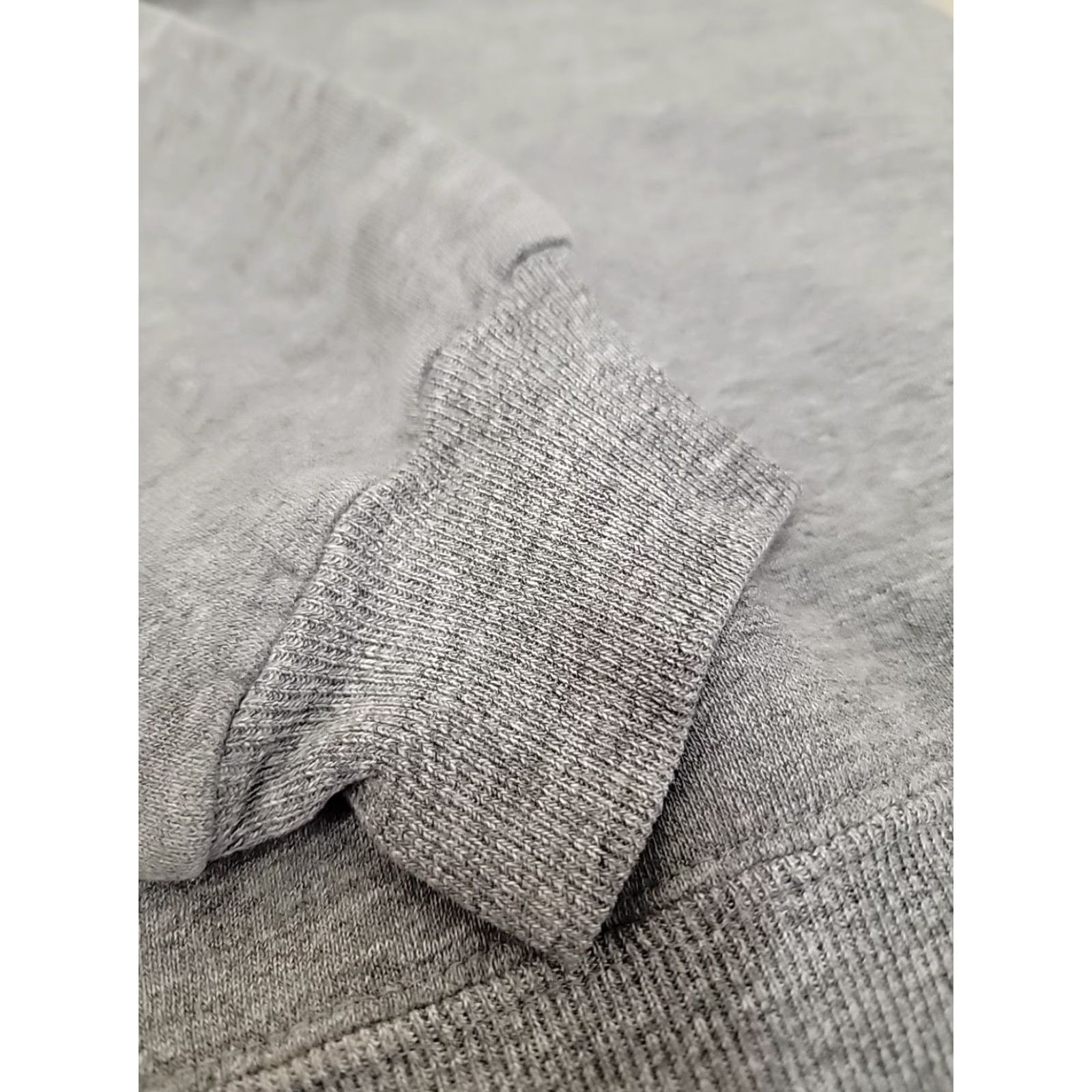 Vintage VINTAGE Russell Sweater Mens XL Gray USA Made Tri Blend Sportswear/Beach 1990s Distressed Chest 22 Length 26 Size US XL / EU 56 / 4 - 5 Thumbnail