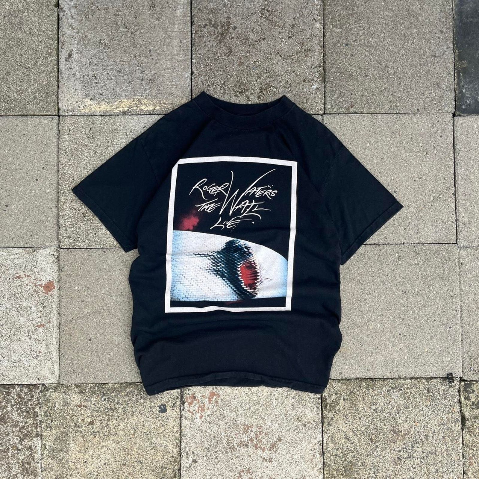 Hanes Roger Water Pink Floyd The Wall Live Tour Short Sleeve Shirt Size US M / EU 48-50 / 2 - 1 Thumbnail