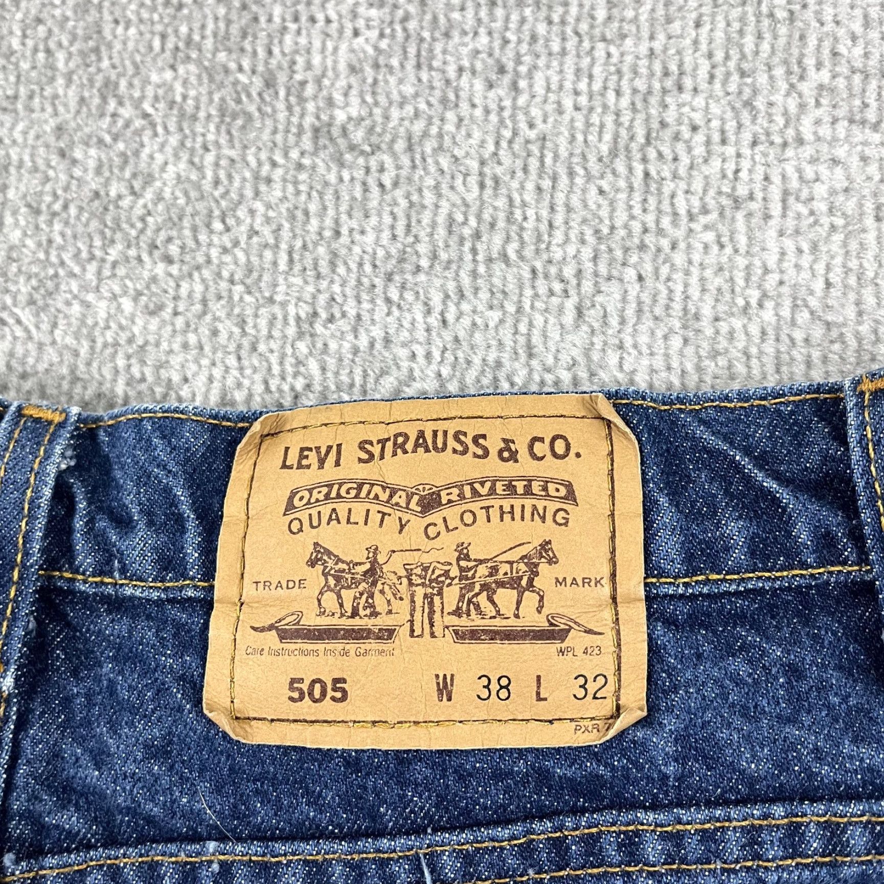 Levi's VINTAGE Levi's Jeans Mens 36 x 32 505 Straight Blue Denim Retro 90s Size US 36 / EU 52 - 3 Thumbnail