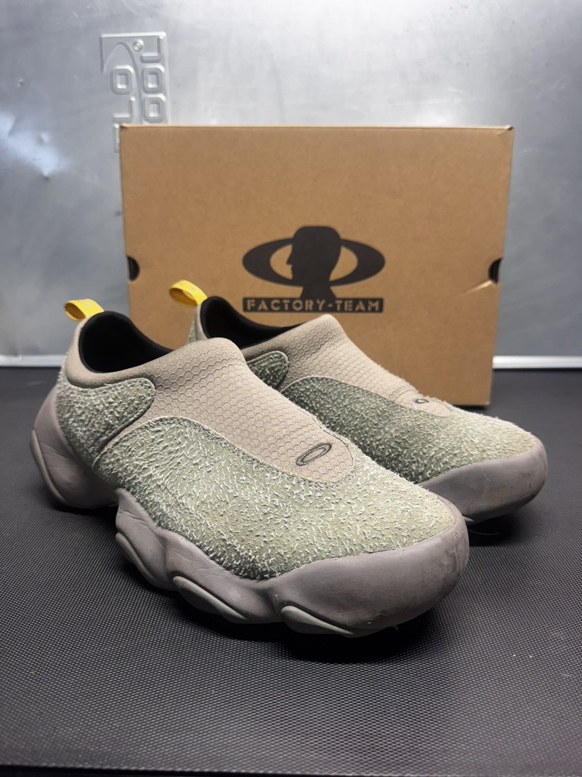 Brain Dead × Oakley Brain dead x oakley factory team flesh Size US 10 / EU 43 - 1 Thumbnail