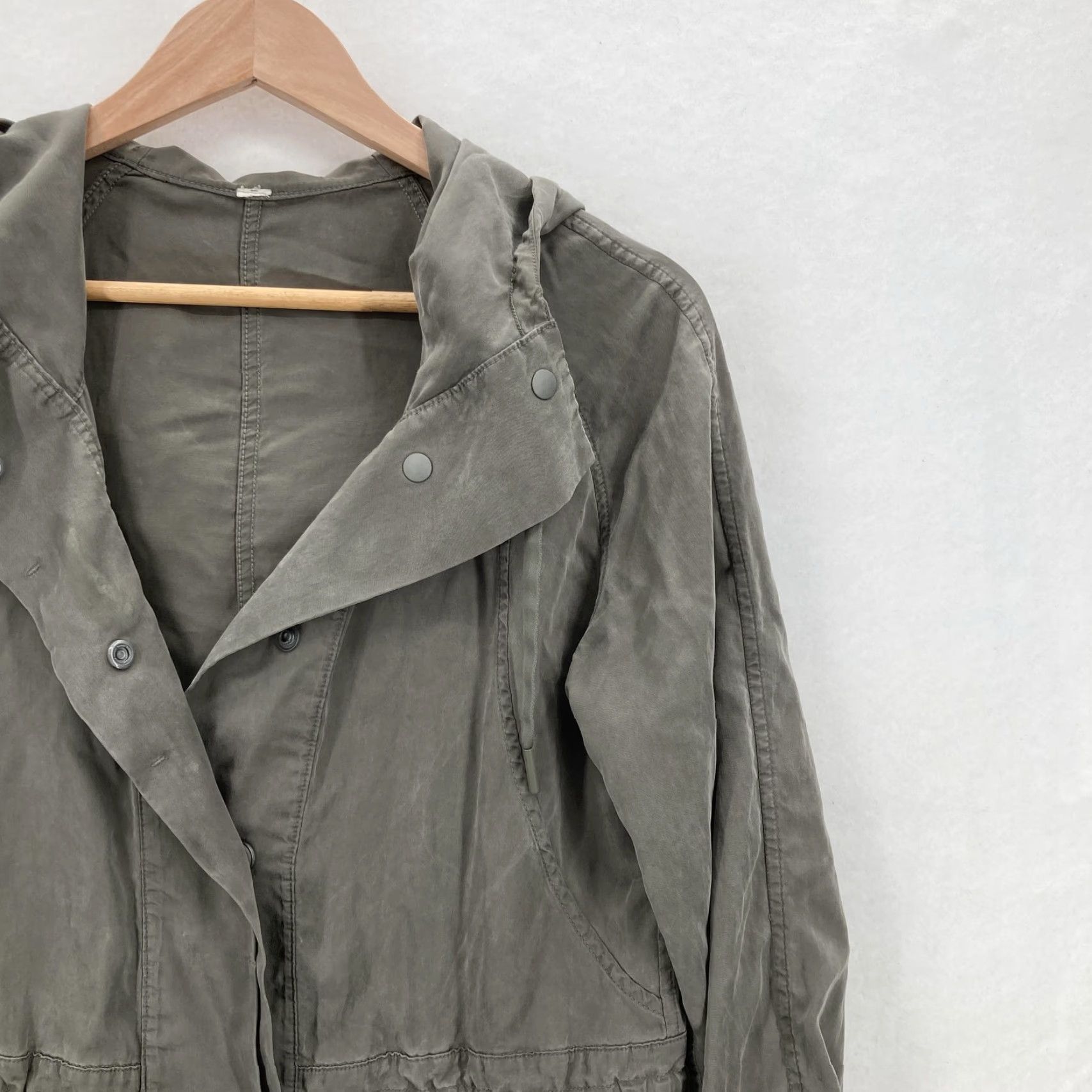 Lululemon VINTAGE Lululemon Jacket Womens Small Olive Green Hooded Anorak Parka Drawstring Waist Shirt? Size S / US 4 / IT 40 - 2 Thumbnail