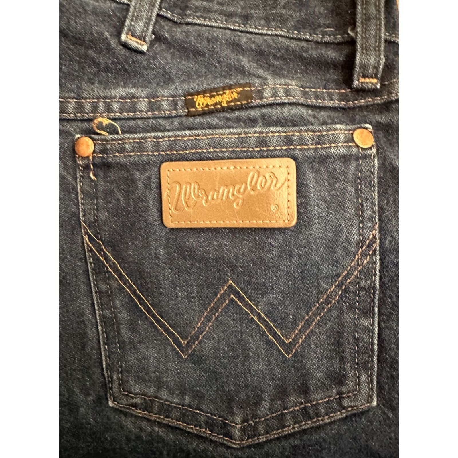 Wrangler Wrangler 13MWZ Jeans Mens 36 x 34 Blue Denim Classic Cowboy Cut Straight Jeans Mexico Size US 36 / EU 52 - 2 Thumbnail