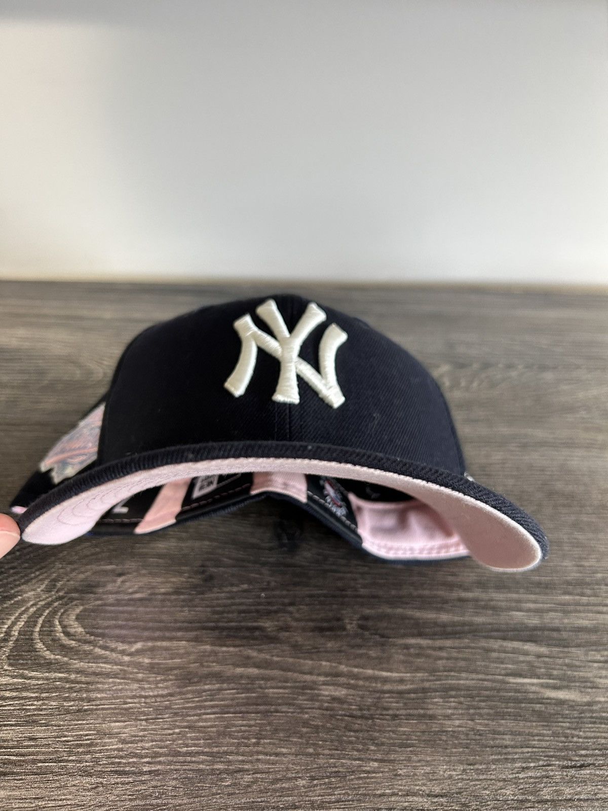 New Era 7 1/8 Navy Yankee hat with pink brim Size ONE SIZE - 2 Thumbnail