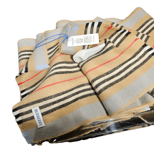 o1w1db10126 Size: OS / Scarf In Multicolor