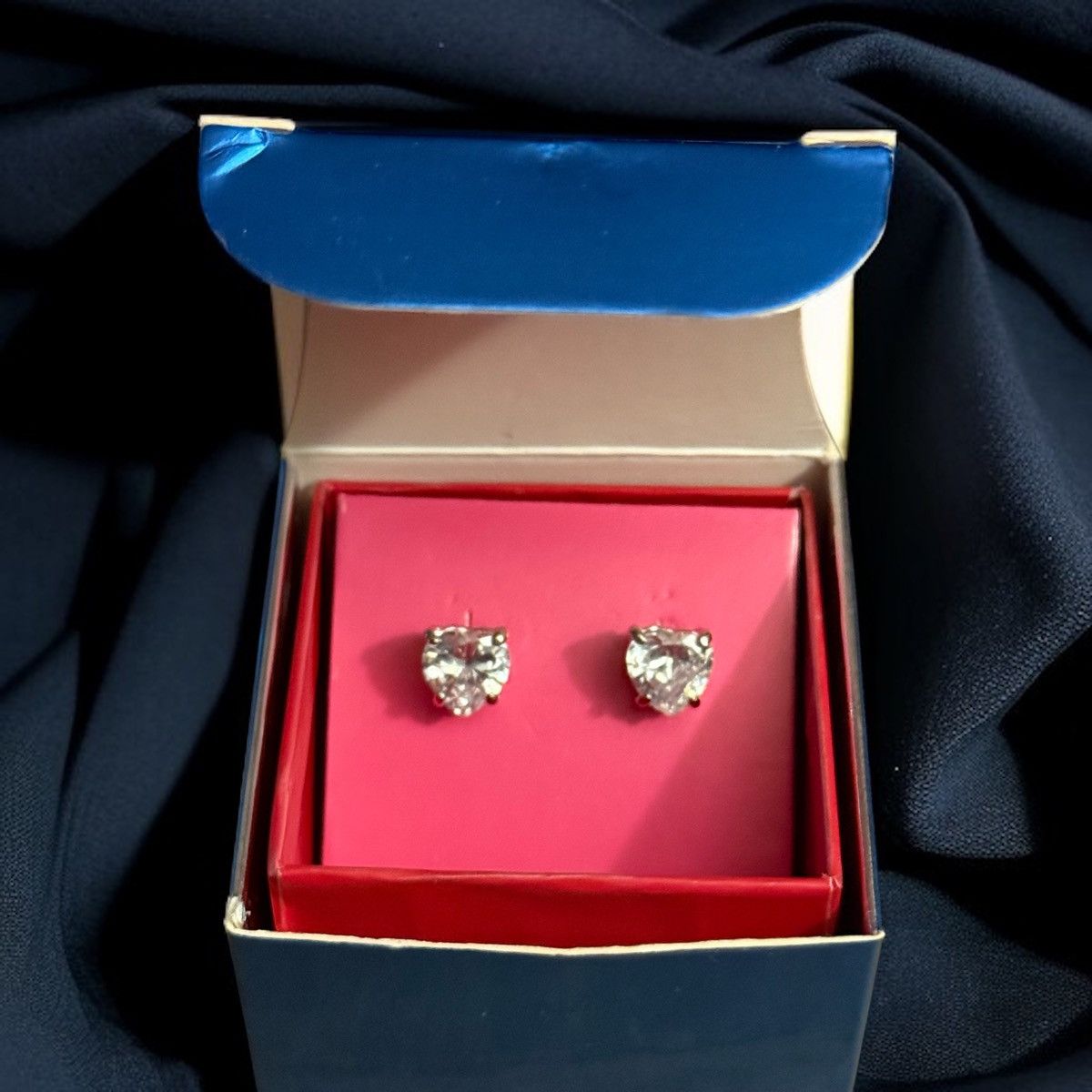 Other Vintage Avon CZ heart stud earrings Size ONE SIZE - 1 Thumbnail