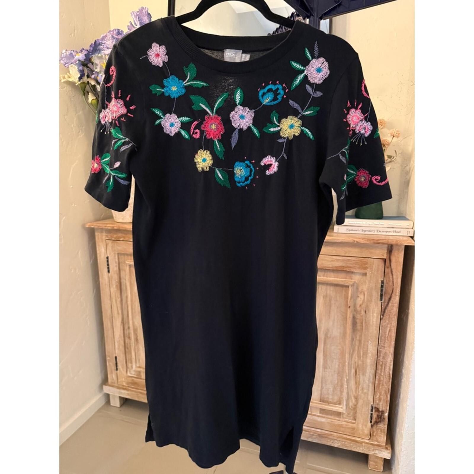 Asos ASOS Black Floral Embroidered T-Shirt Mini Dress 2 Size XS / US 0-2 / IT 36-38 - 4 Thumbnail