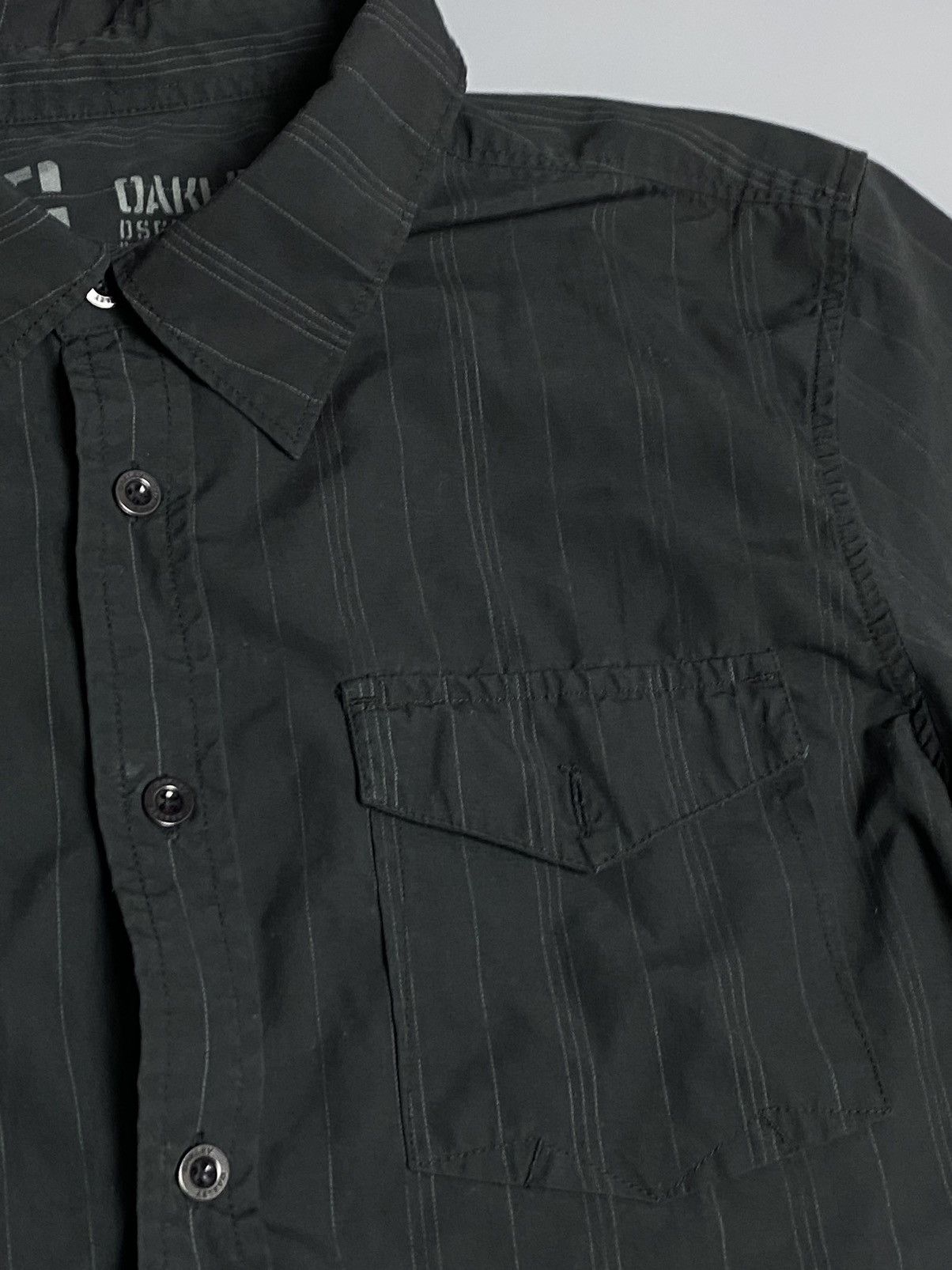 Oakley Oakley DSGN RVLCM SPR’09 Black Striped Short Sleeve Shirt L Size US L / EU 52-54 / 3 - 5 Thumbnail