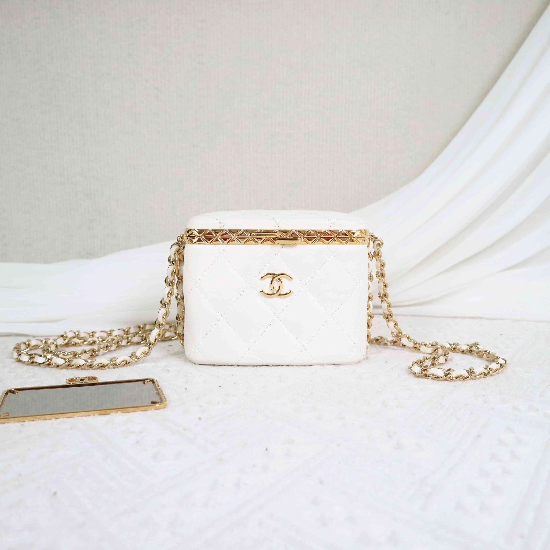 Chanel Pre-loved Bag Very good condition Size ONE SIZE - 1 Thumbnail