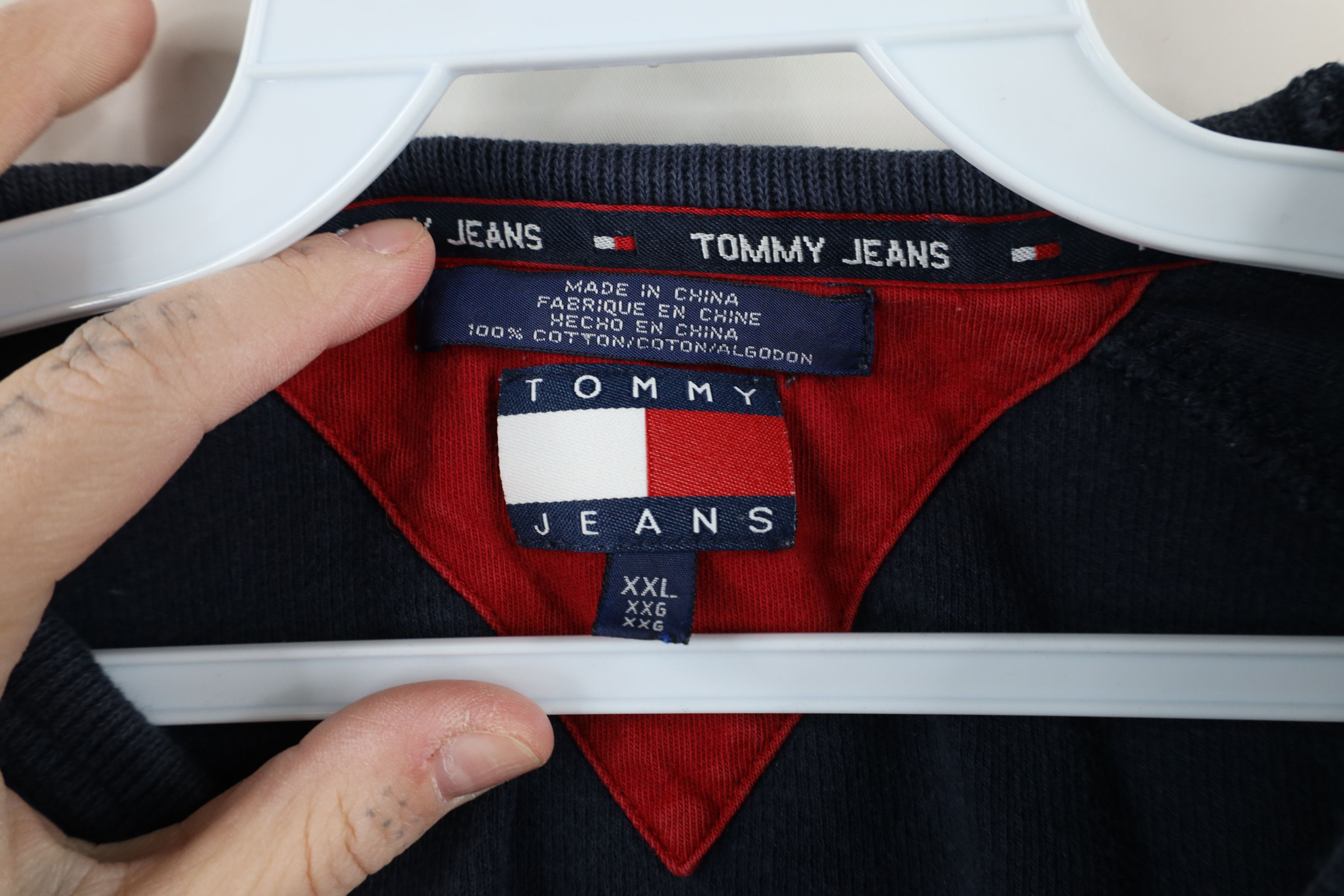 Tommy Hilfiger × Vintage Vintage 90s Tommy Hilfiger Knit Chain Stitch T-Shirt Blue Size US XXL / EU 58 / 5 - 4 Thumbnail