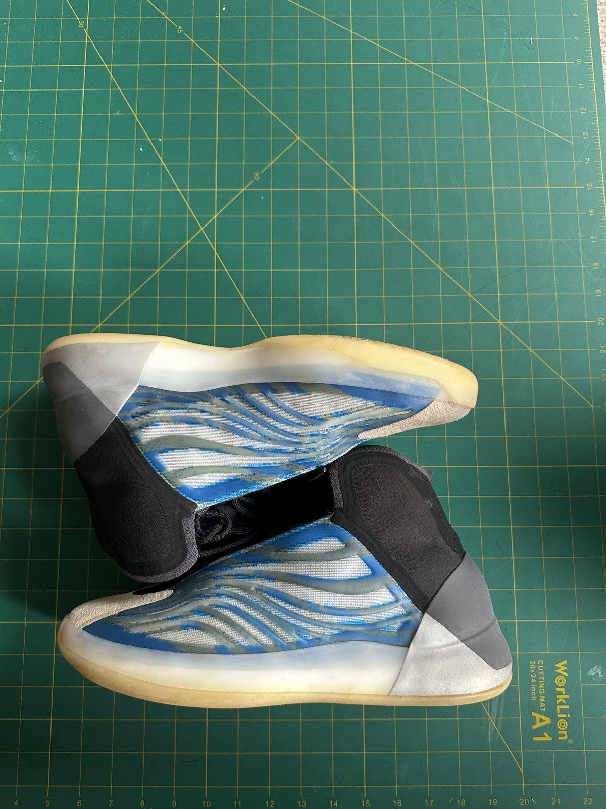 Adidas YZY BSKTBL Size US 12 / EU 45 - 2 Thumbnail