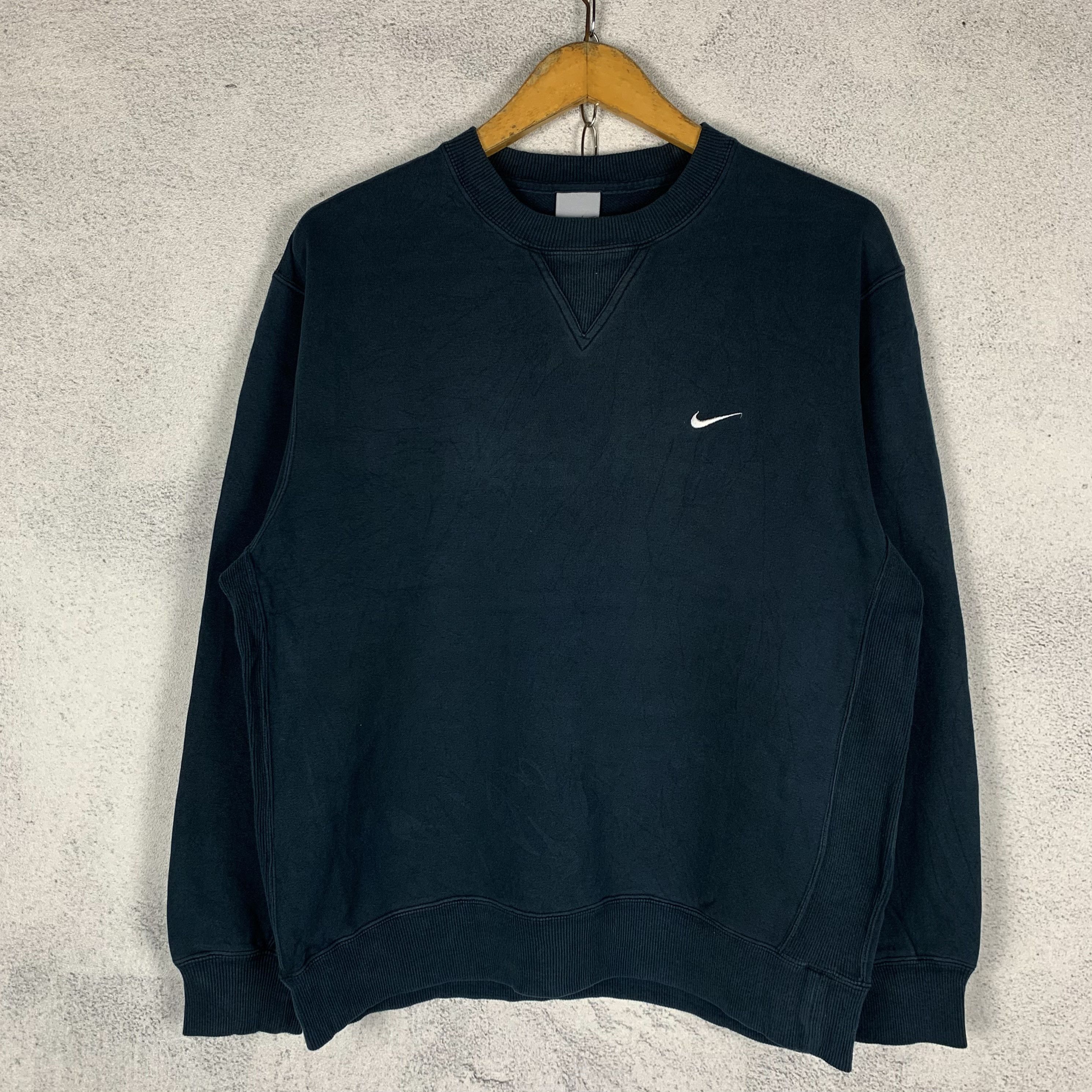 Nike 2000s Nike Swoosh Sweatshirt Crewneck Size US M / EU 48-50 / 2 - 1 Thumbnail