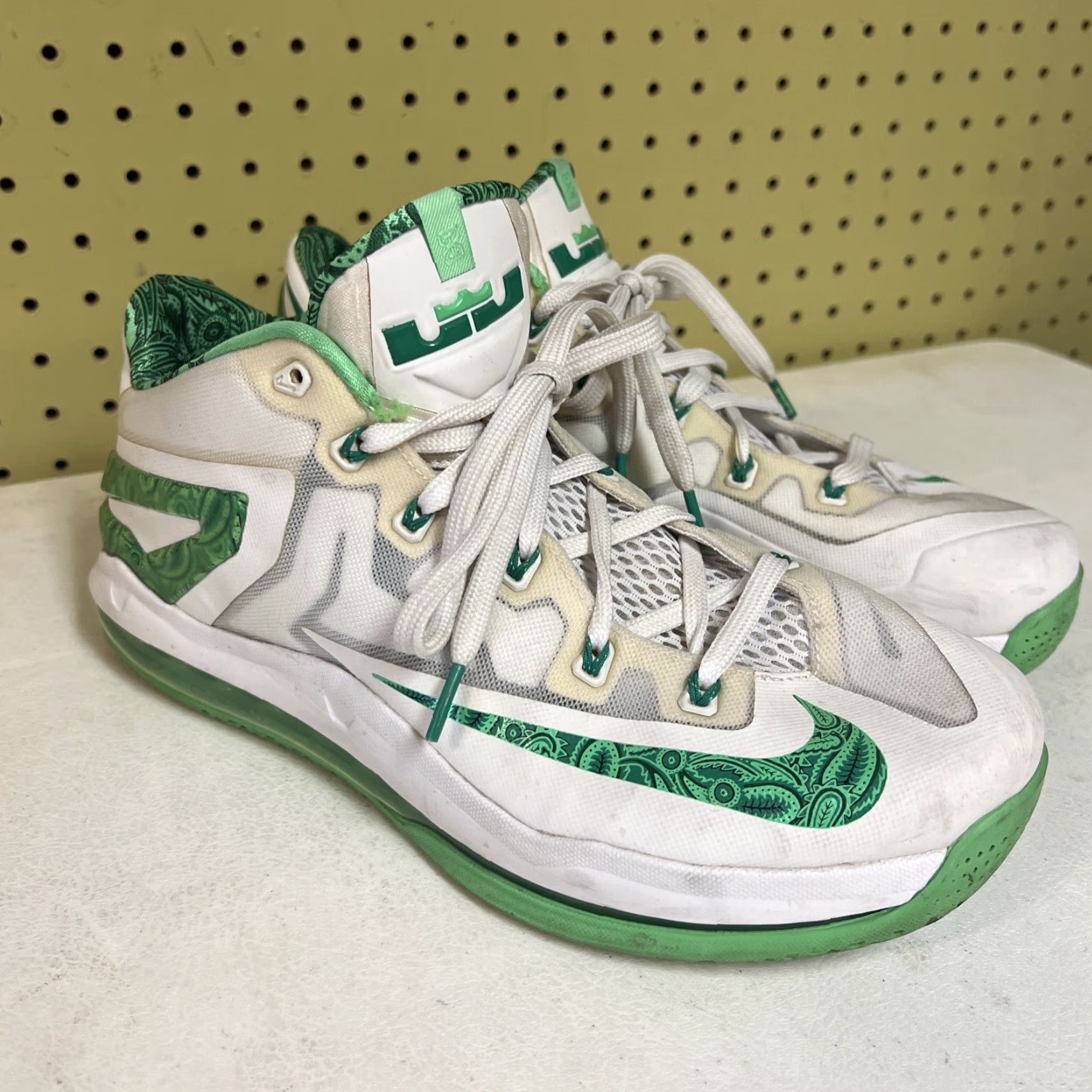 Nike Nike LeBron XI Low Air Max Basketball Shoes Men 10.5 White Green Multicolor 642849-100 Size US 10 / EU 43 - 2 Thumbnail