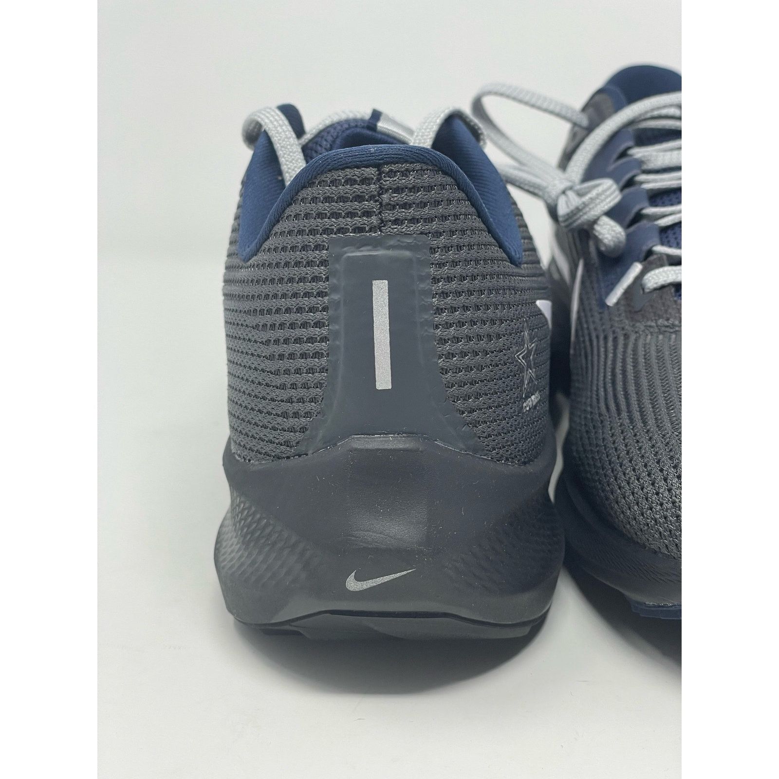 Nike Nike Air Zoom Pegasus 40 Dallas Cowboys NFL Mens Size 11 Size US 11 / EU 44 - 11 Thumbnail