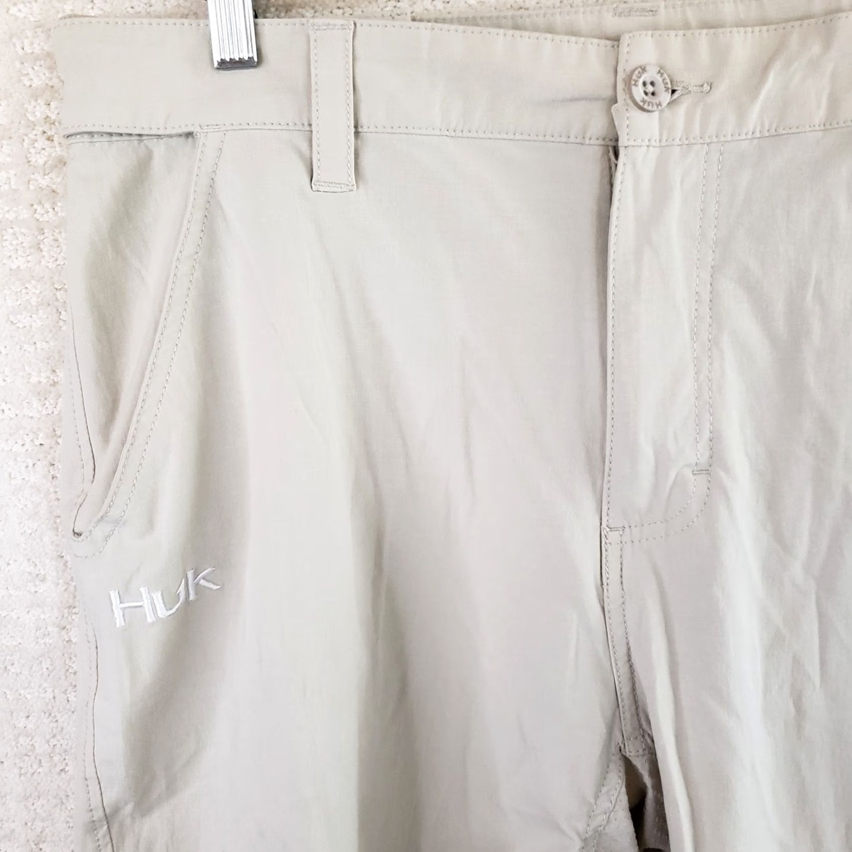 Vintage Huk Men’s XL Beige Next Level Performance Fishing Cargo Shorts Adjustable Waist Shirt? Size US 36 / EU 52 - 2 Thumbnail