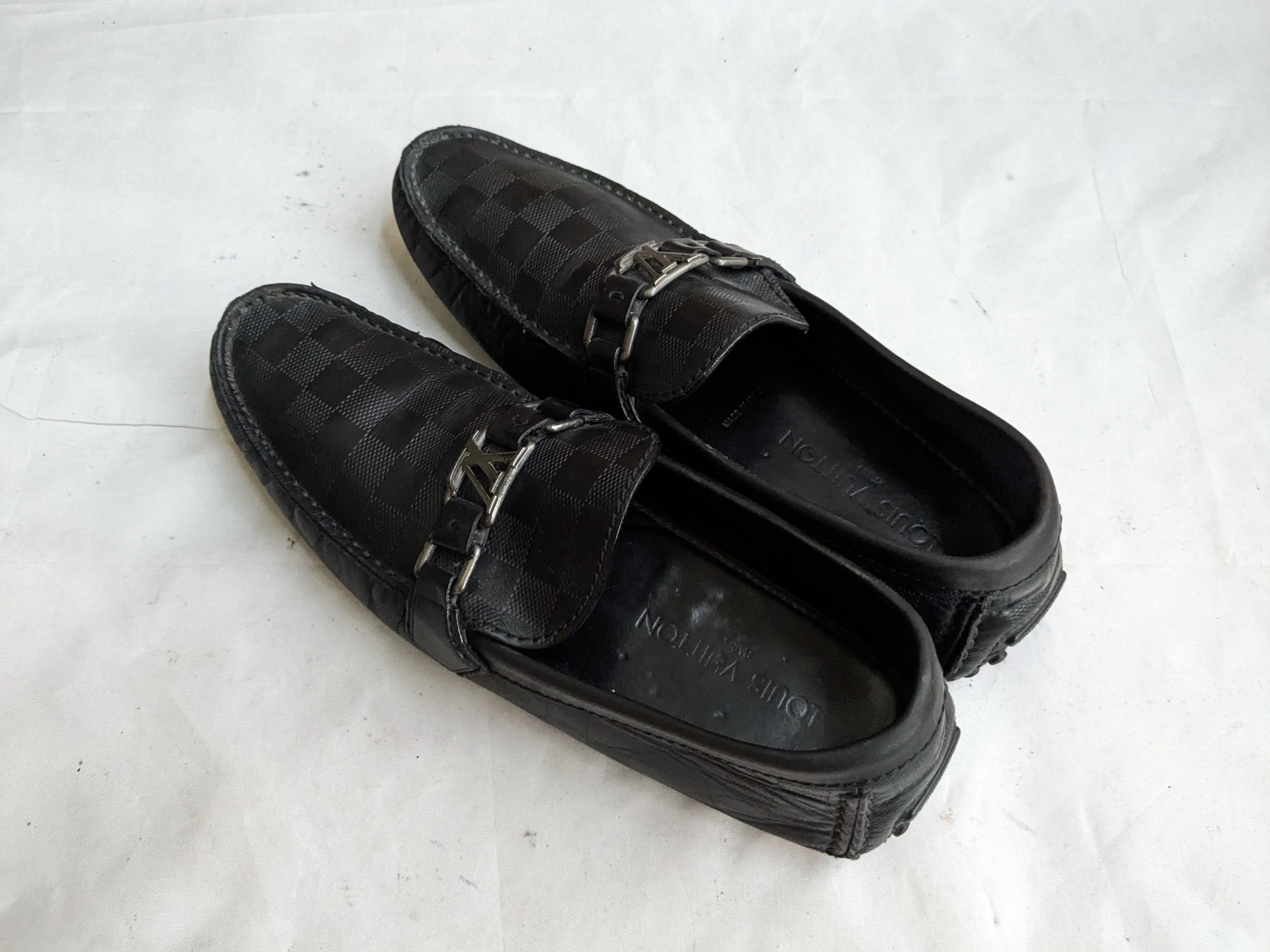 Louis Vuitton Louis Vuitton Driving Loafers Black 9 Leather LV Buckle Size US 9 / EU 42 - 11 Thumbnail