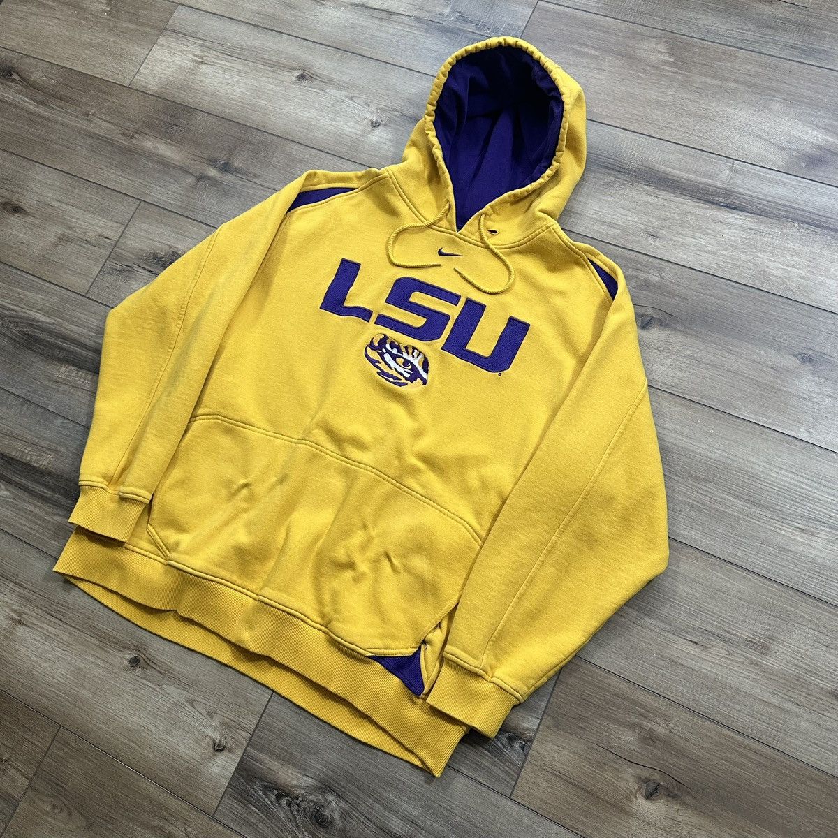Nike Vintage 2000s Nike Team LSU Center Swoosh Pullover Hoodie Size US XL / EU 56 / 4 - 4 Thumbnail