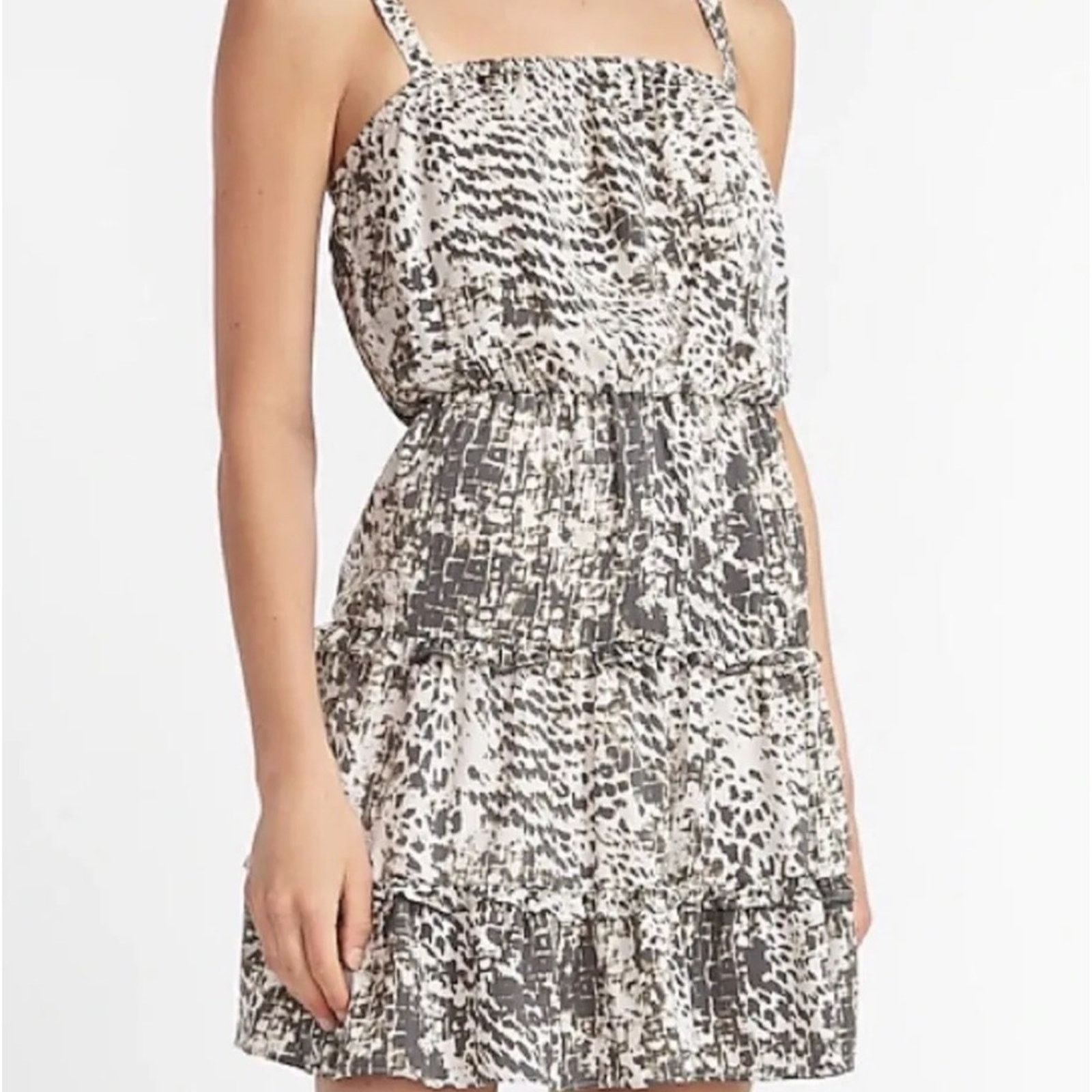 Express Express Gray Animal Print Tiered Dress Size M Size M / US 6-8 / IT 42-44 - 1 Thumbnail