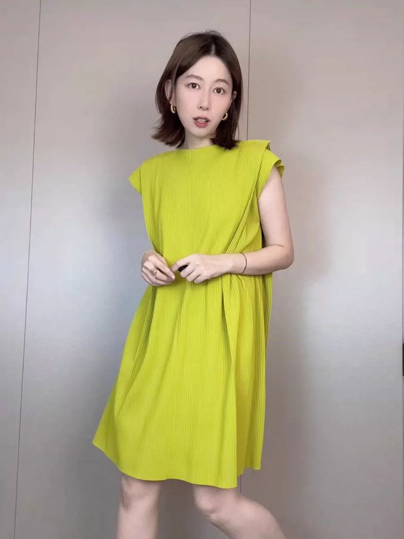 Issey Miyake Issey Miyake size:one size Yellow pleated dress Size XS / US 0-2 / IT 36-38 - 4 Thumbnail