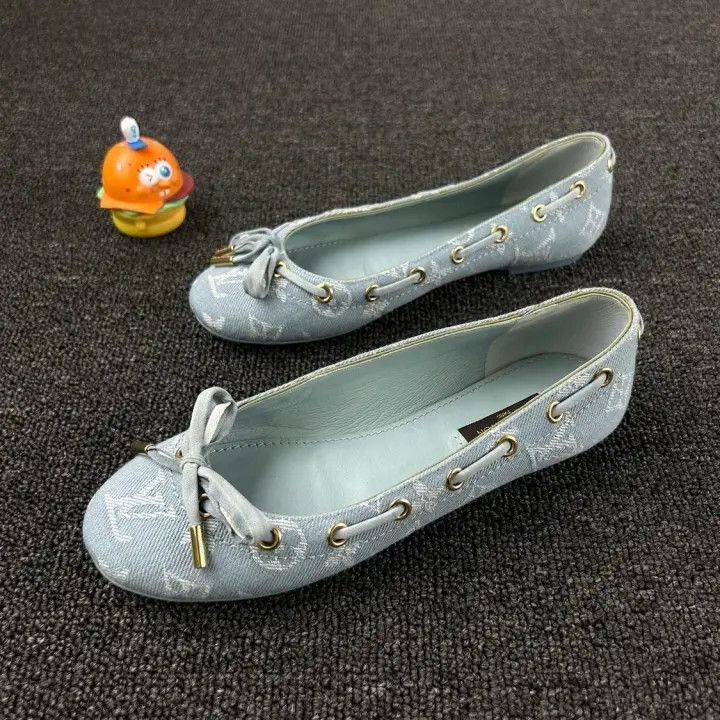 Louis Vuitton Louis Vuitton Classic Flat Casual Shoes for Women -2508 Size US 5 / IT 35 - 1 Thumbnail