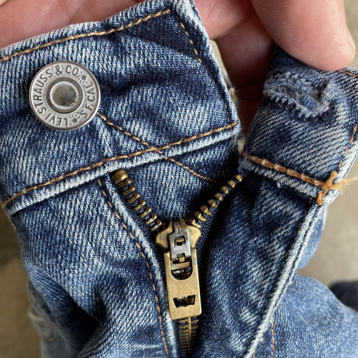 Levi's Vintage Clothing 🔥Vintage Levis 502 Big E Stoned Washed Ripped Distress Jeans Size US 31 - 11 Thumbnail