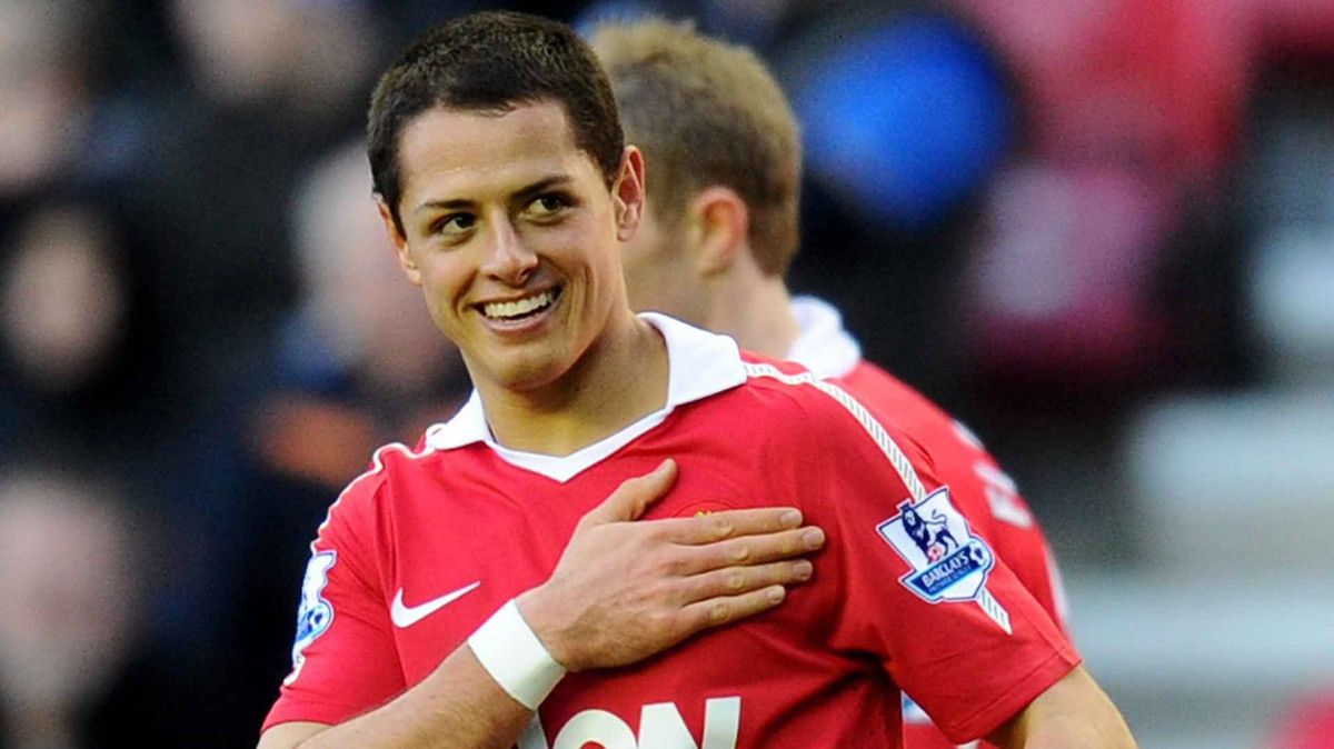 Vintage Manchester United 10/11 home shirt #14 chicharito Size US XL / EU 56 / 4 - 13 Thumbnail