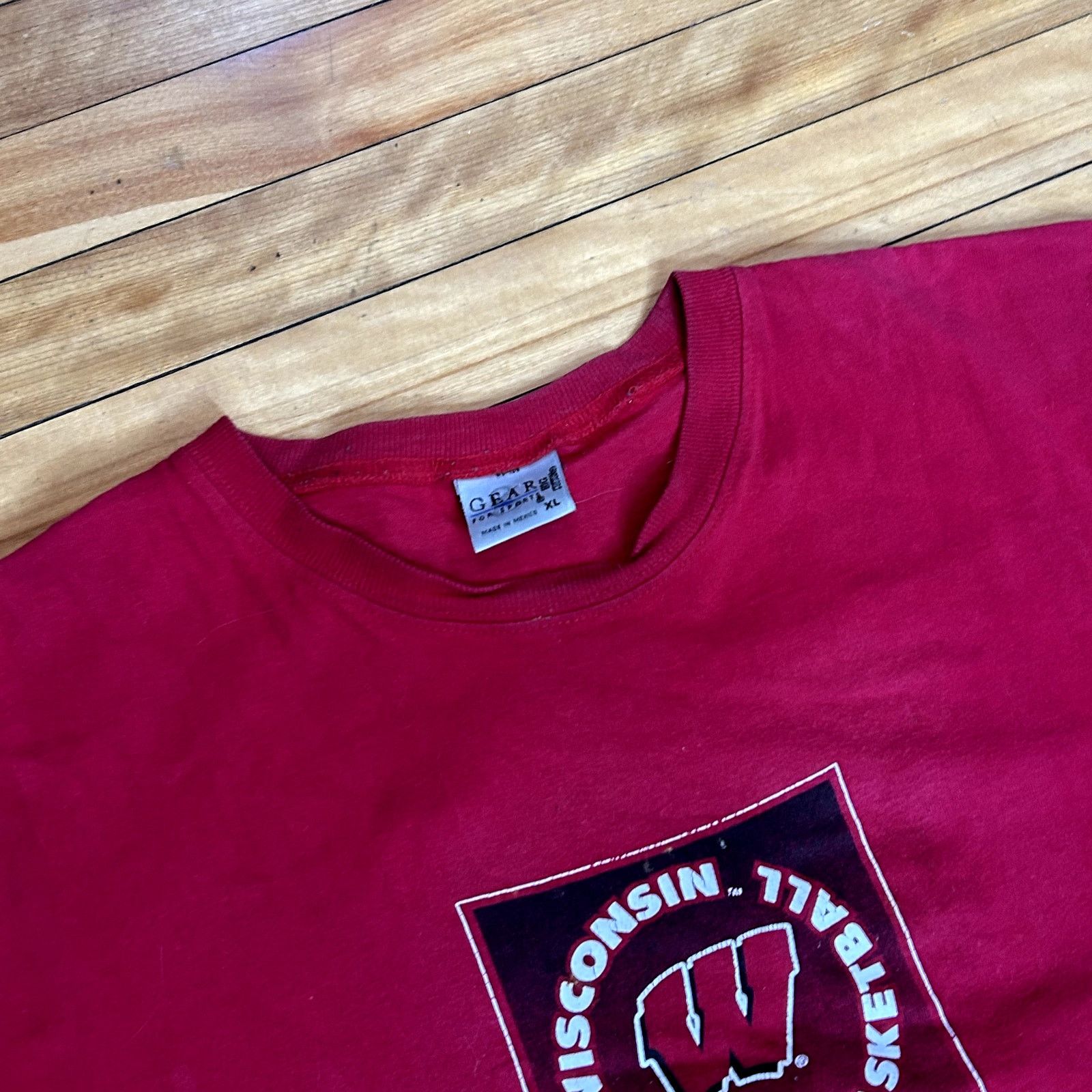 Vintage Y2K Badger Basketball Final Four T-Shirt Smoked XL Size US XL / EU 56 / 4 - 6 Thumbnail