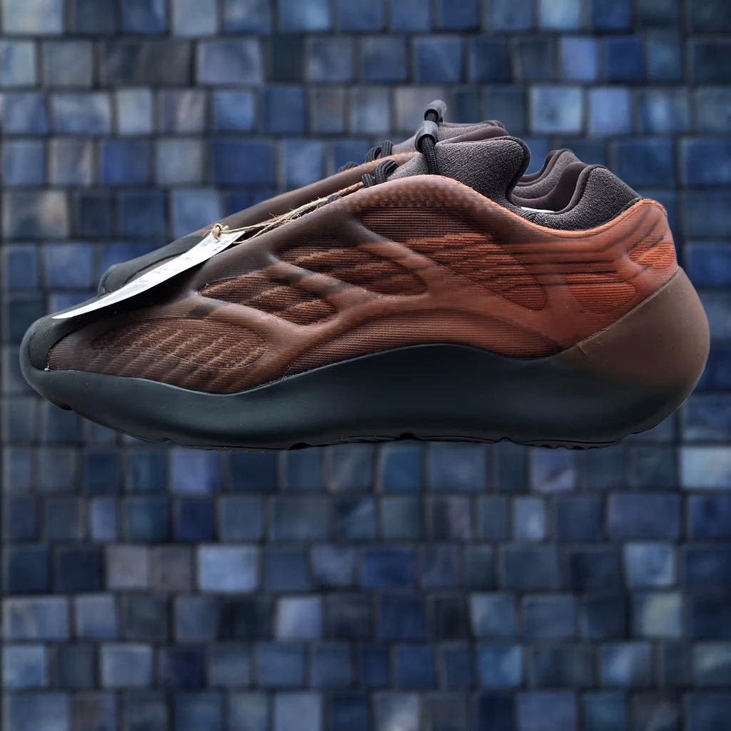 Adidas Adidas Yeezy 700 V3 Shoes Mens Size 10 Copper Fade Low Top Sneaker GY4109 Size US M / EU 48-50 / 2 - 1 Thumbnail