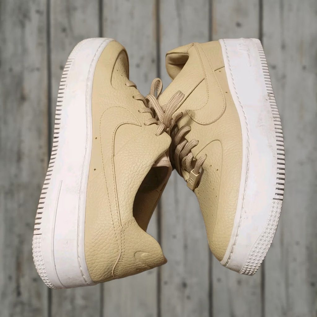Nike Nike W AF1 Sage Low 2 Desert Tea/White CT0012 200 US Womens 10 Sneaker Shoes Mens? Womens Size US 8 / IT 38 - 1 Thumbnail