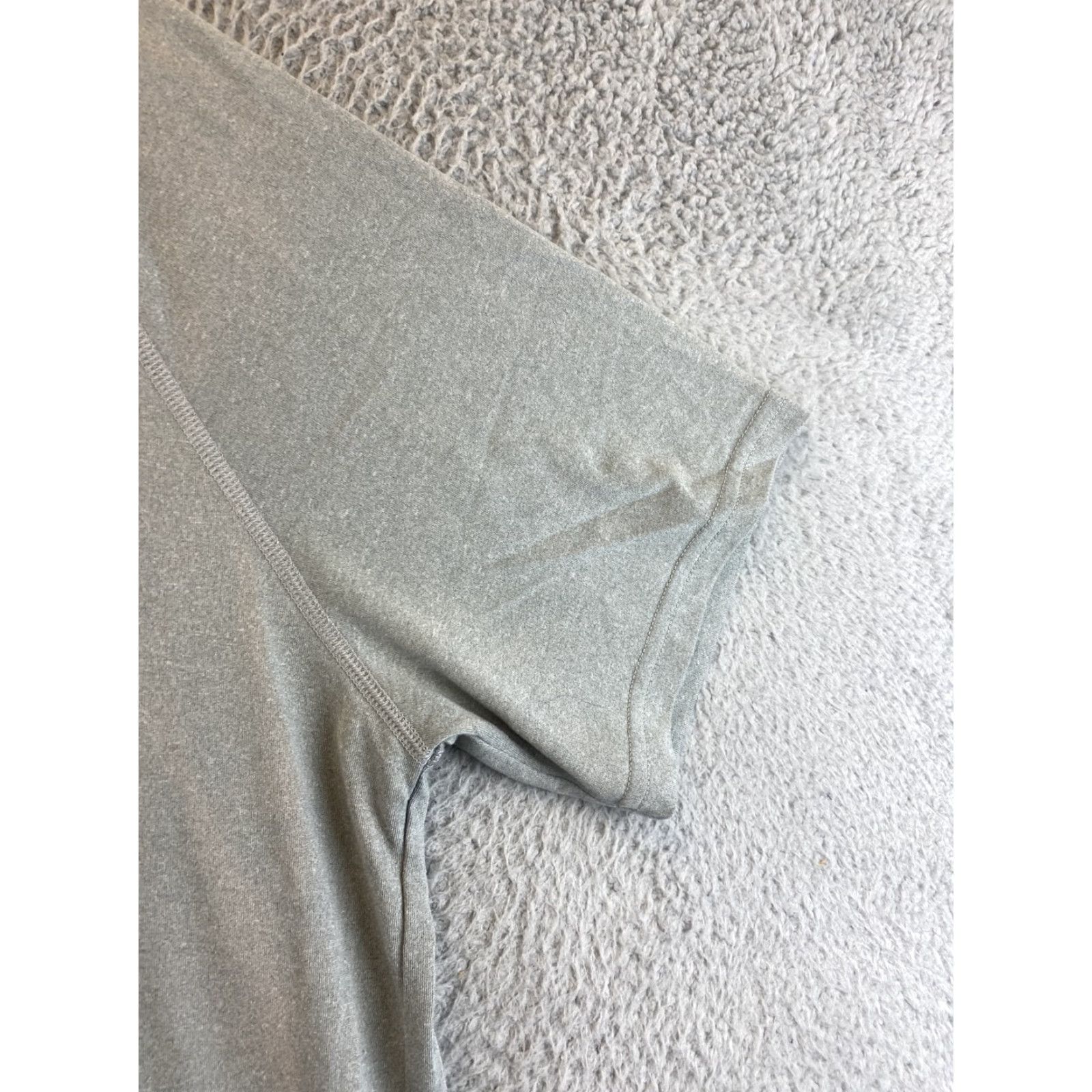 Under Armour Under Armour Shirt Adult XL Loose Heatgear gray Short Sleeve Casual Mens/91-66 Size US XL / EU 56 / 4 - 4 Thumbnail