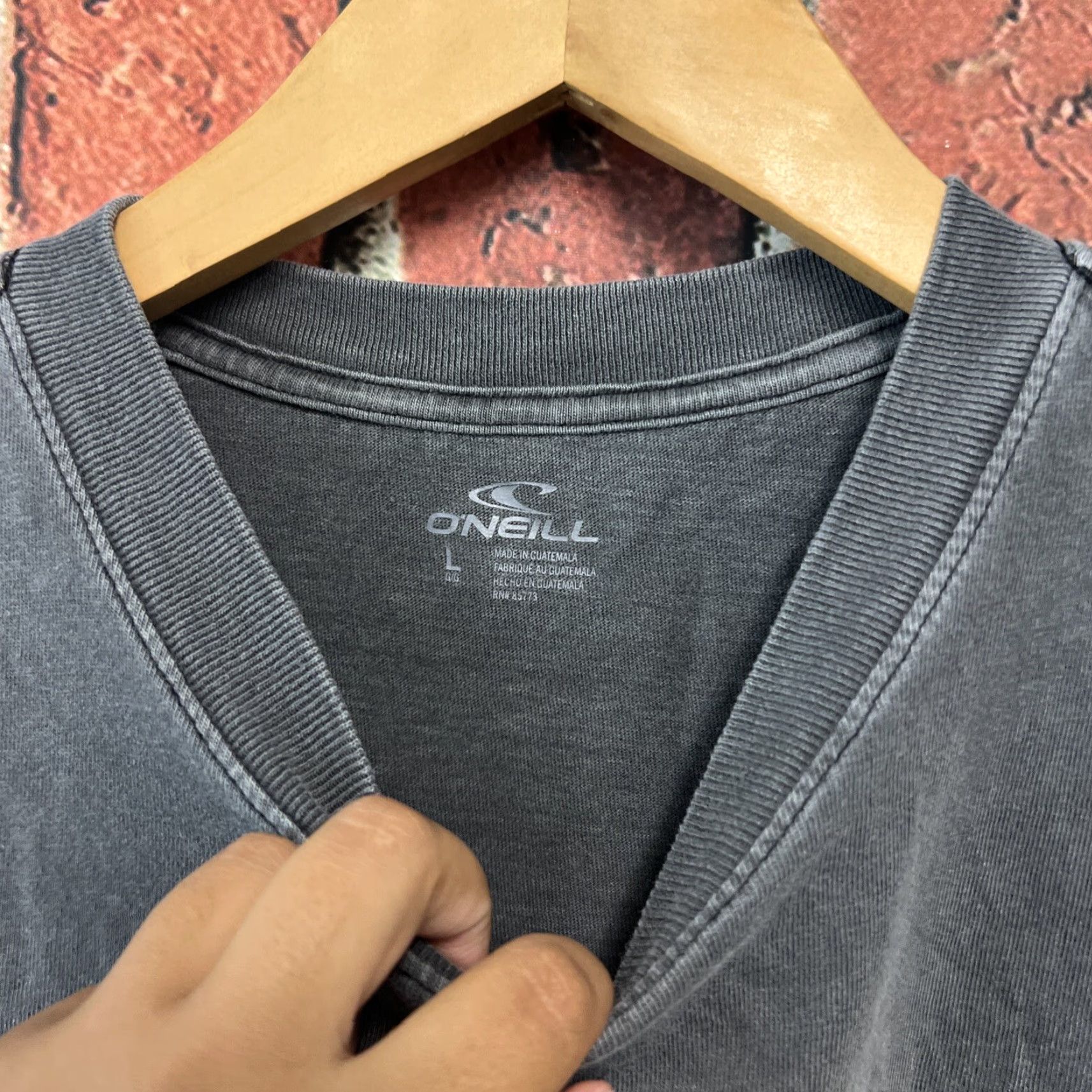 Vintage VINTAGE Oneill Womens Crop Top T-Shirt Gray Cherries Large Size L / US 10 / IT 46 - 2 Thumbnail