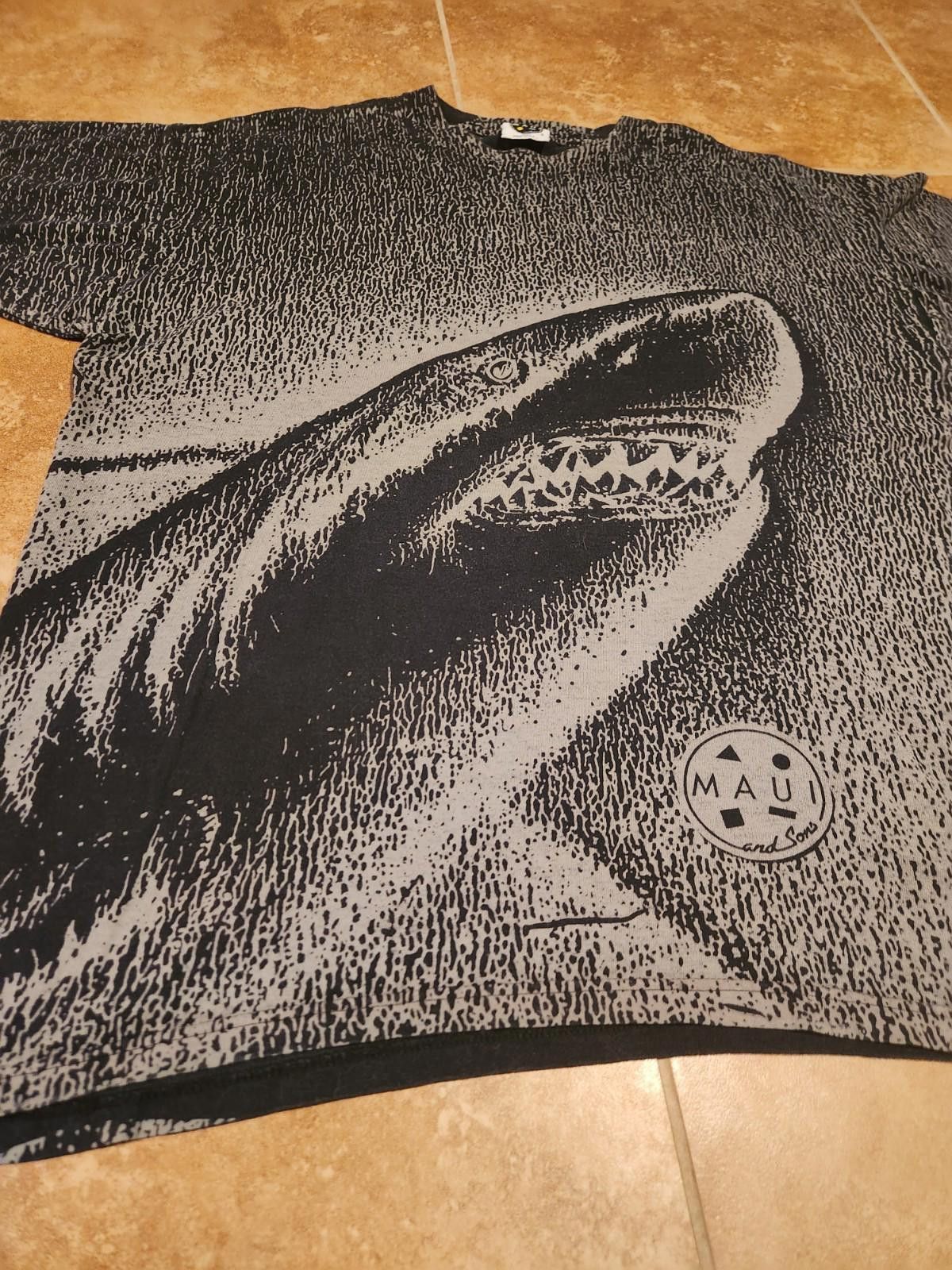 Vintage 90s Maui Sons Surfing Australia Shark Shirt SZ XL