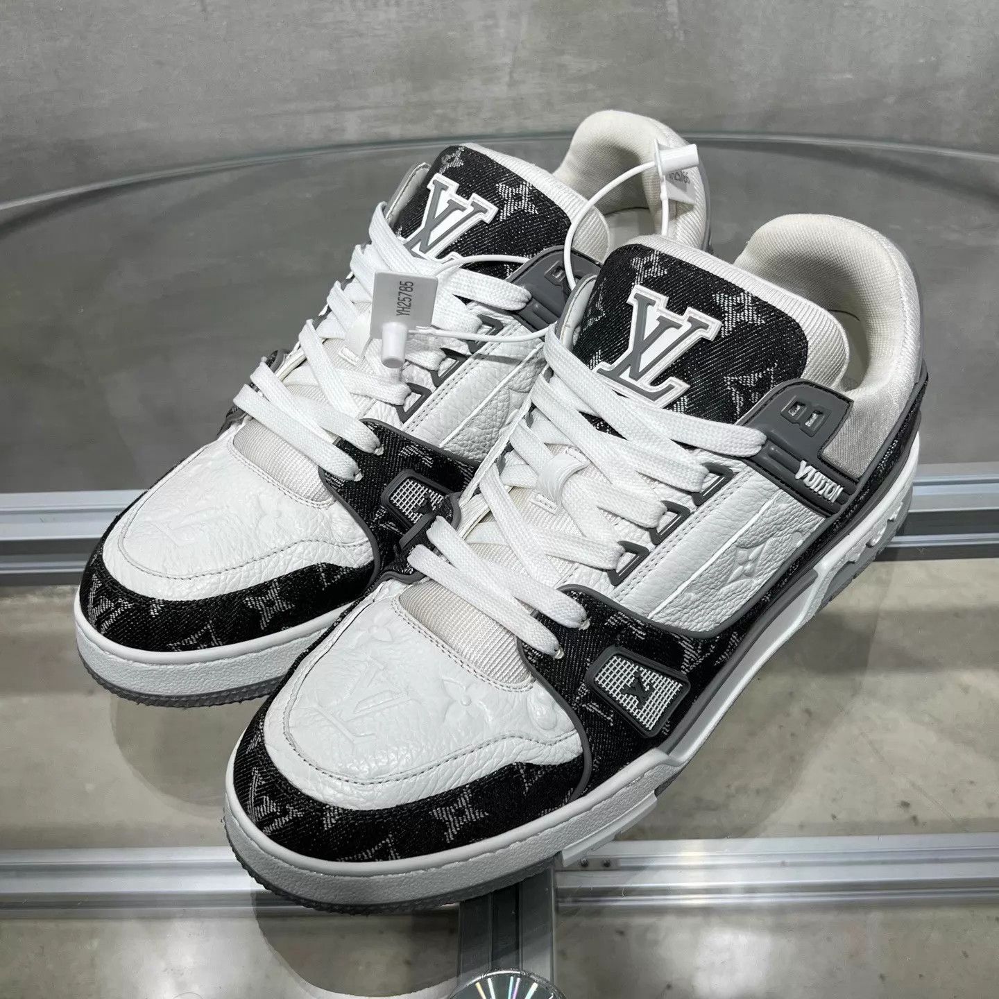 Louis Vuitton LV Trainer White & Gray Denim UK8.5 / 42.5 YH28989 Size US 9.5 / EU 42-43 - 2 Thumbnail