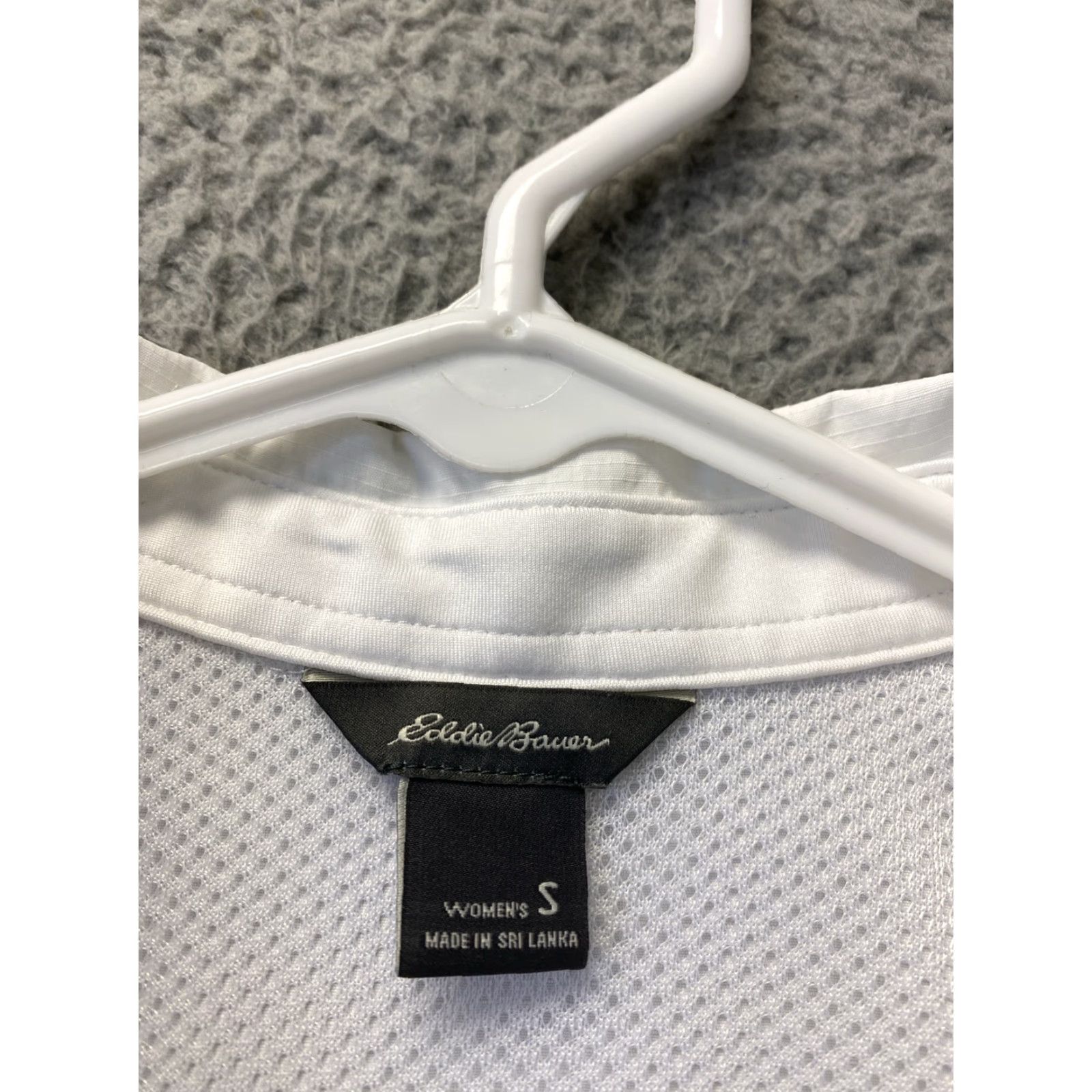Eddie Bauer Eddie Bauer BLOUSE White BUTTON UP-SLEEVELESS-NO IRON Polyester NWOT /33-77 Size S / US 4 / IT 40 - 4 Thumbnail