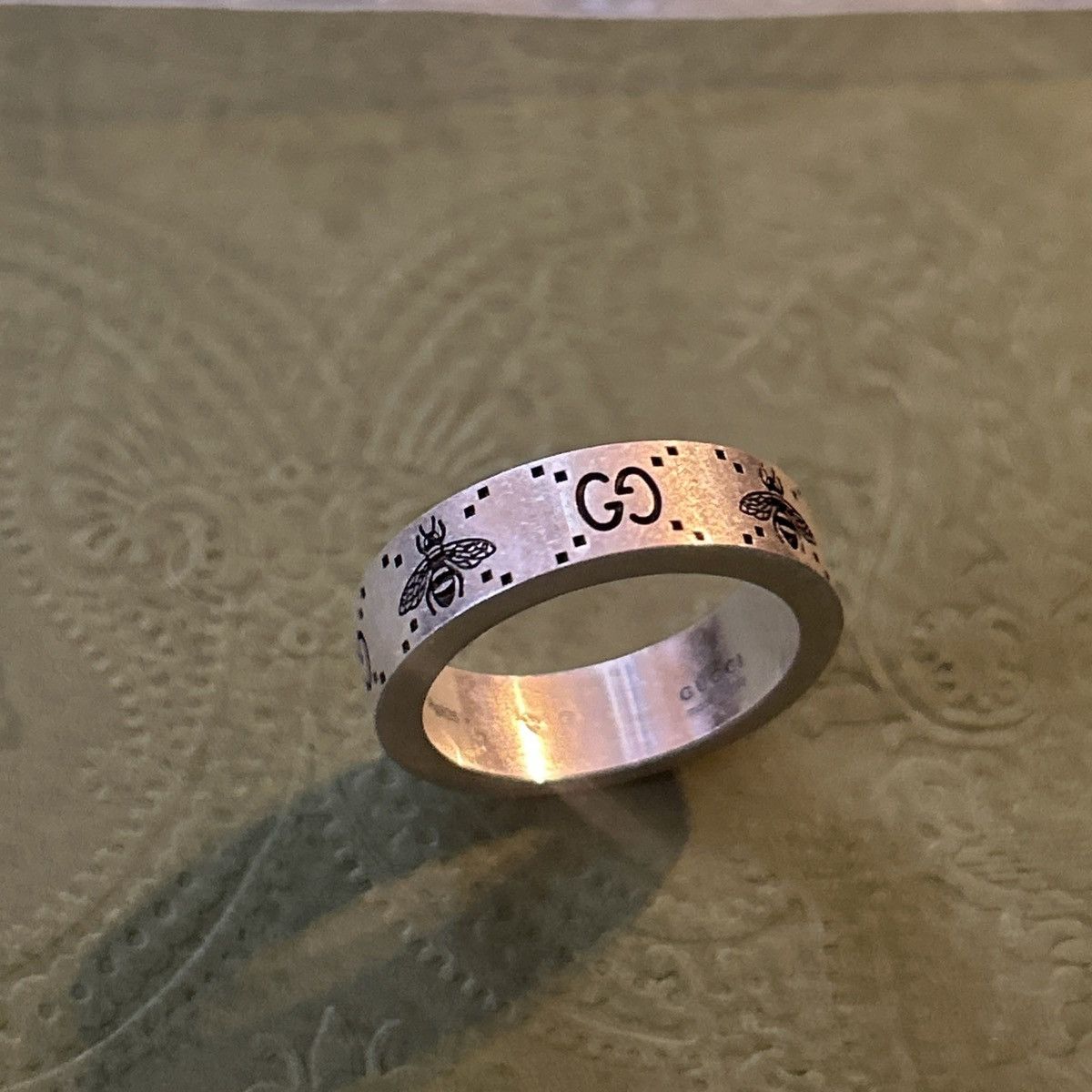 Gucci Gucci GG Signature Bee Engraved Wide Ring Silver 925 Size ONE SIZE - 7 Thumbnail