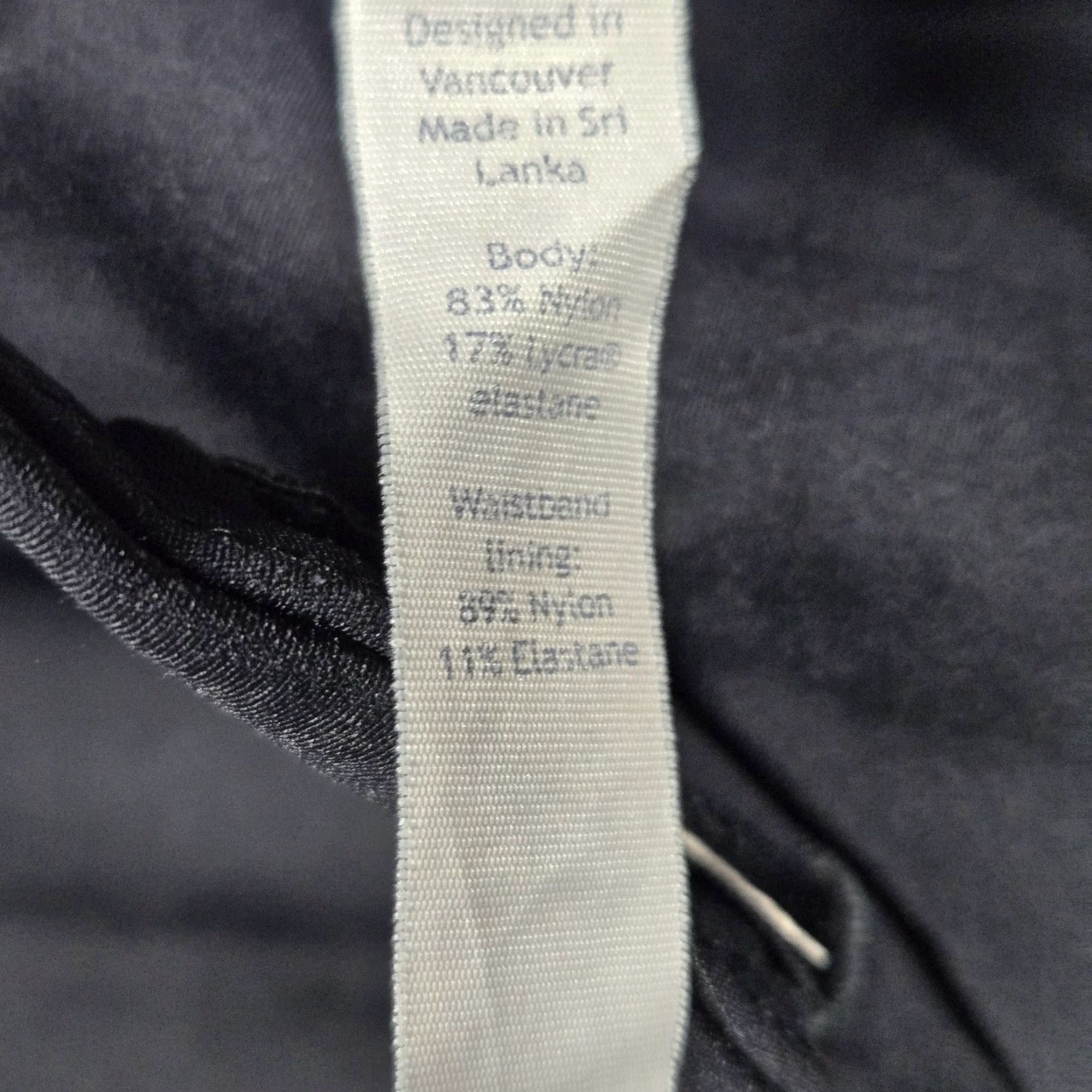 Lululemon Lululemon Leggings Womens 4 Black High Rise Capri Pockets Reflective Athletic Size 27" / US 4 / IT 40 - 3 Thumbnail