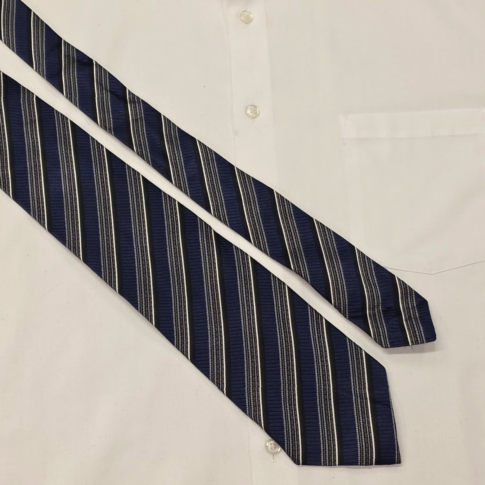 Vintage VINTAGE JZ Richards Necktie Mens Blue Black Hand Made 100% Silk Designer Made In USA Striped Tie 58 1/2" X 3 3/4" Classic Width Mens Size ONE SIZE - 2 Thumbnail