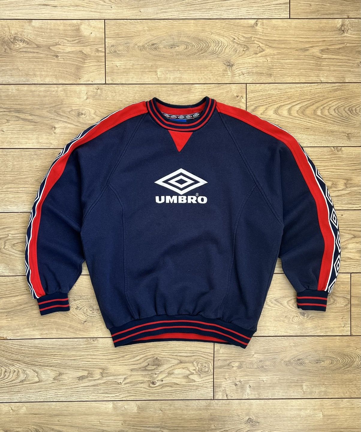 Umbro Umbro Vintage Sweatshirt Crewneck Center Logo 90's Size US L / EU 52-54 / 3 - 1 Thumbnail