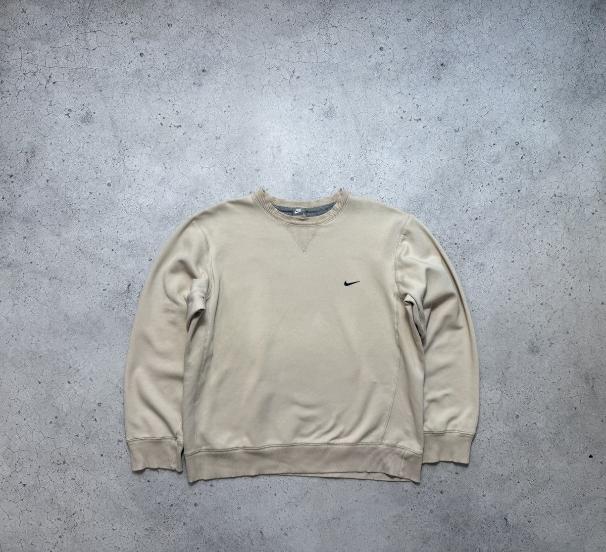 Nike Vintage Nike Beige Sweatshirt Y2K Hype Size US L / EU 52-54 / 3 - 1 Thumbnail