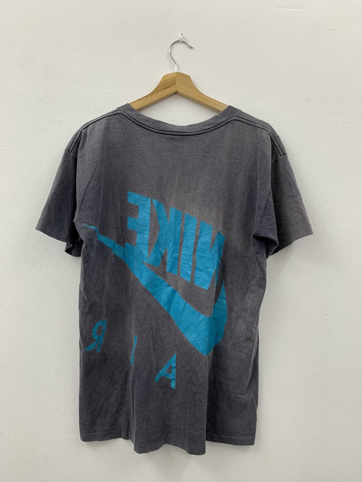 Nike Vtg 90s Thrashed Faded Nike Air Swoosh Single Stich Tshirt Size US M / EU 48-50 / 2 - 5 Thumbnail