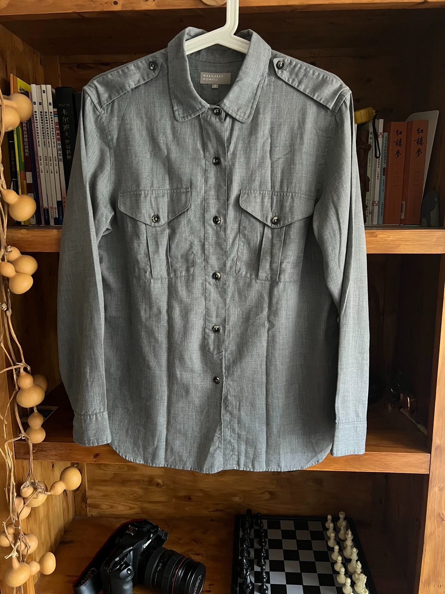 Margaret Howell Margaret Howell Gray Horn Button Work Shirt NWT Size 2 Size US M / EU 48-50 / 2 - 1 Thumbnail