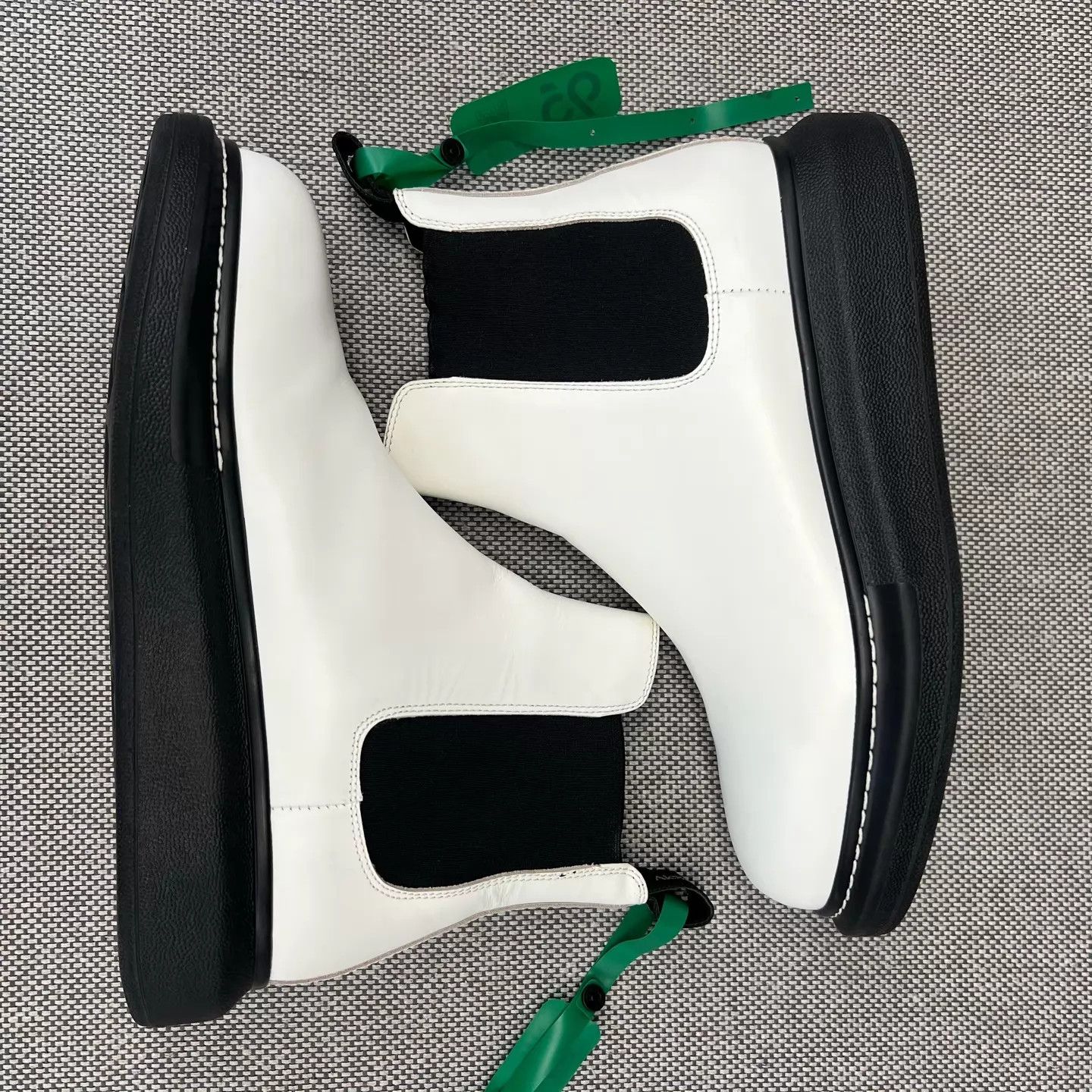 Alexander McQueen Alexander McQueen Black & White Chelsea Boots 40 Size US 7 / EU 40 - 2 Thumbnail